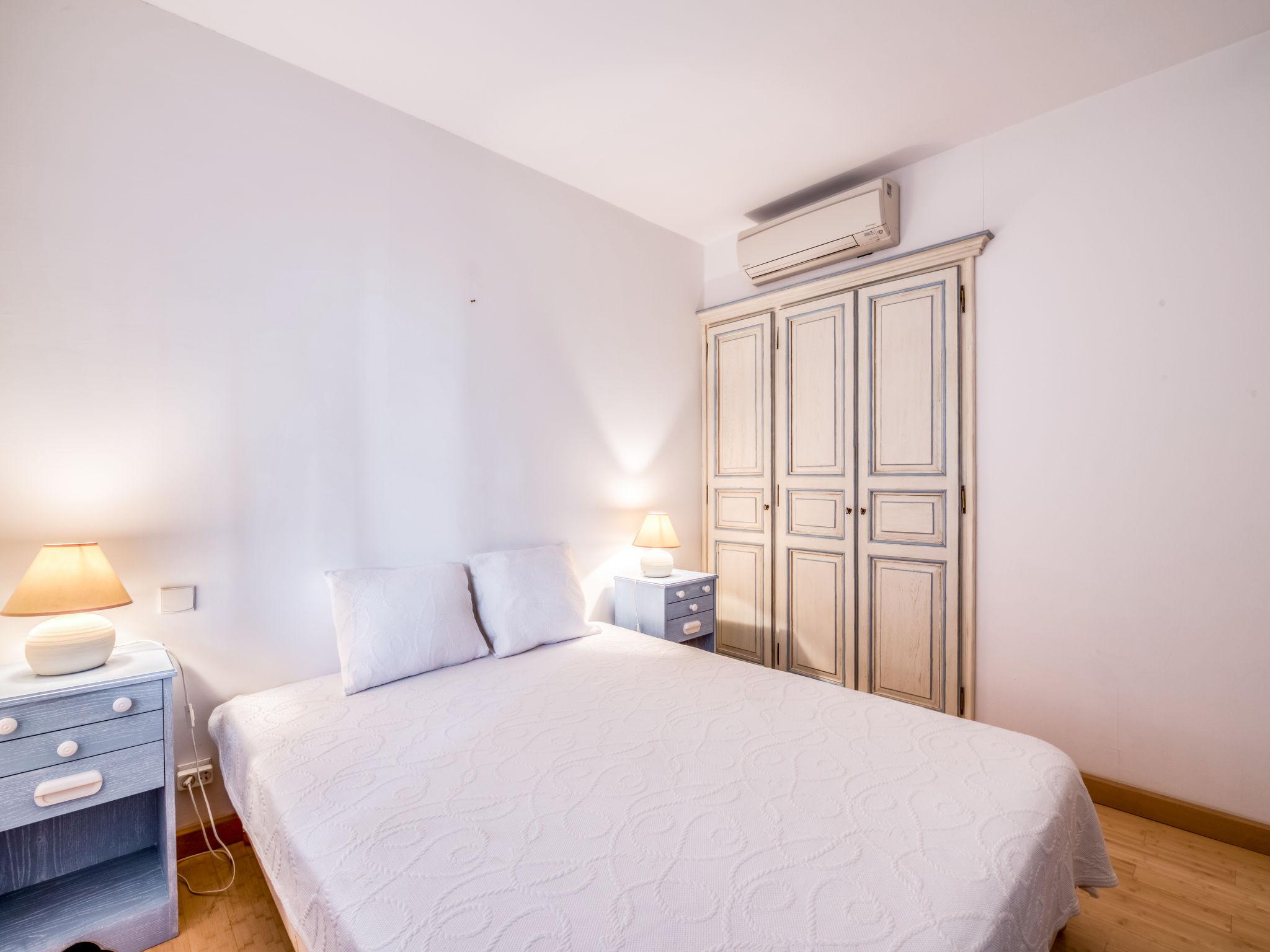 Foto 11 - Appartamento con 2 camere da letto a Saint-Tropez con vista mare