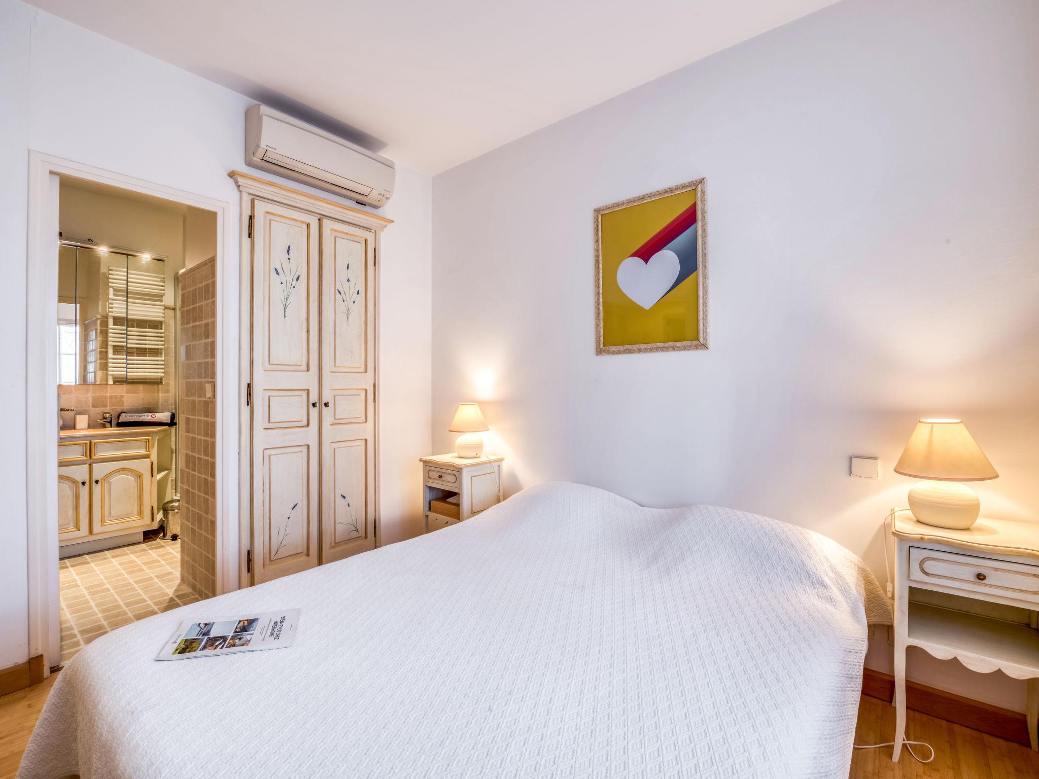 Foto 3 - Apartment mit 2 Schlafzimmern in Saint-Tropez mit blick aufs meer
