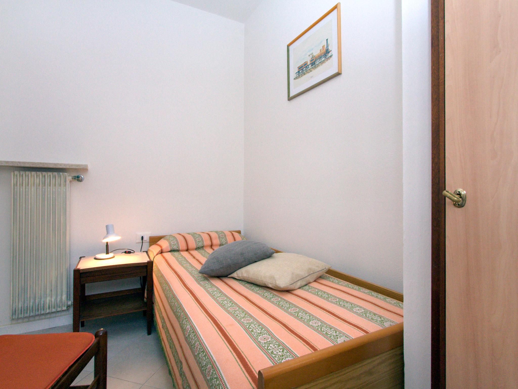 Foto 12 - Casa con 4 camere da letto a Lignano Sabbiadoro con giardino e vista mare