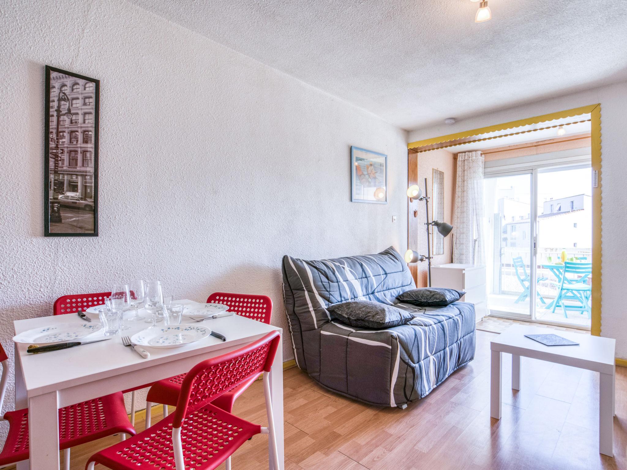 Foto 3 - Appartamento con 1 camera da letto a Agde con terrazza e vista mare