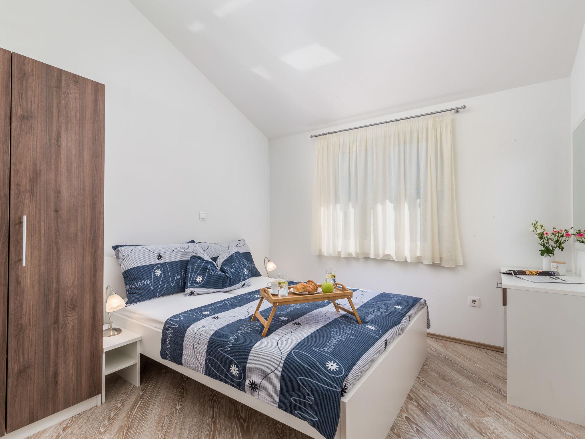Foto 13 - Apartment mit 2 Schlafzimmern in Dobrinj mit schwimmbad und blick aufs meer