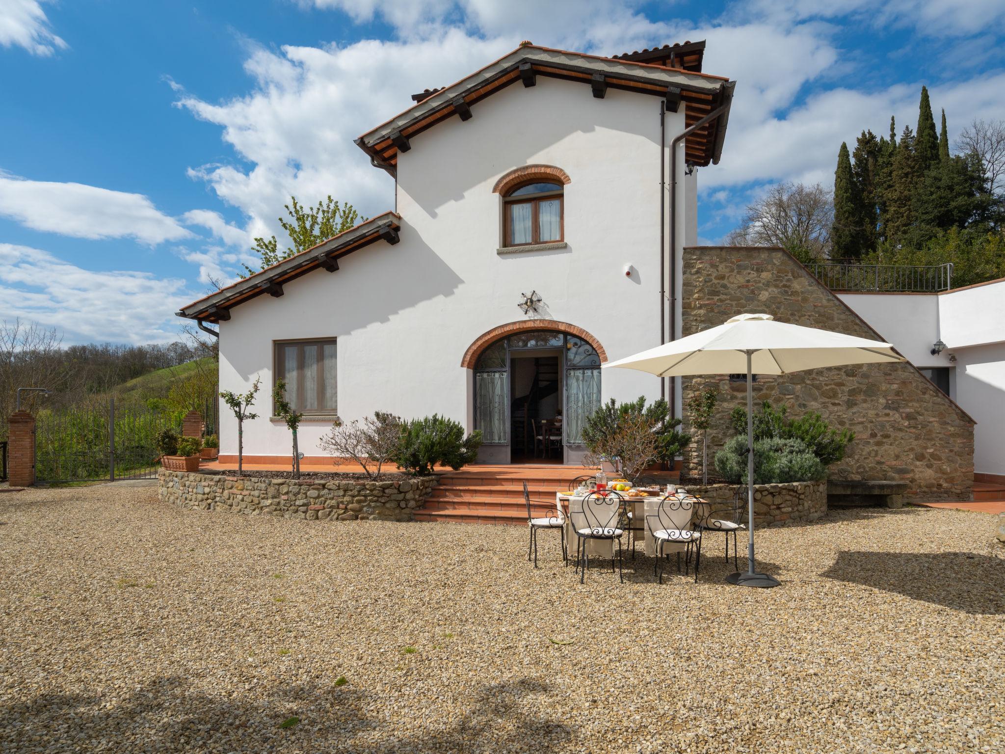 Foto 1 - Casa de 3 habitaciones en Terranuova Bracciolini con piscina privada y jardín