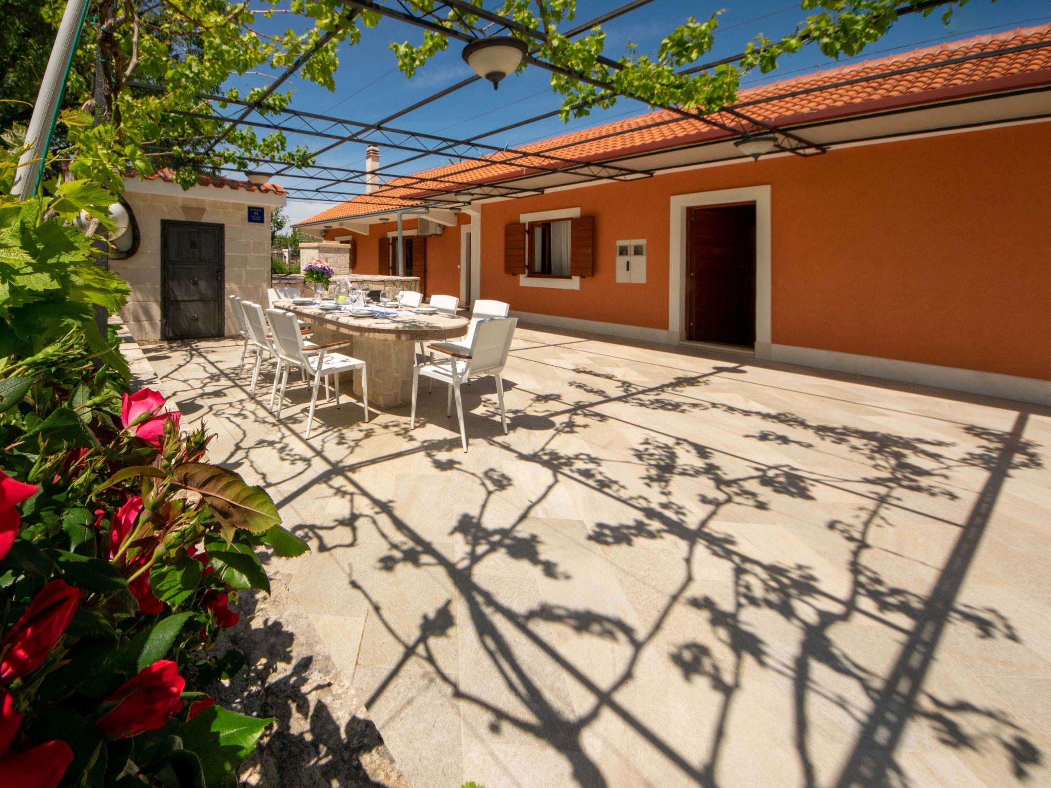 Photo 12 - Maison de 3 chambres à Seget avec piscine privée et vues à la mer