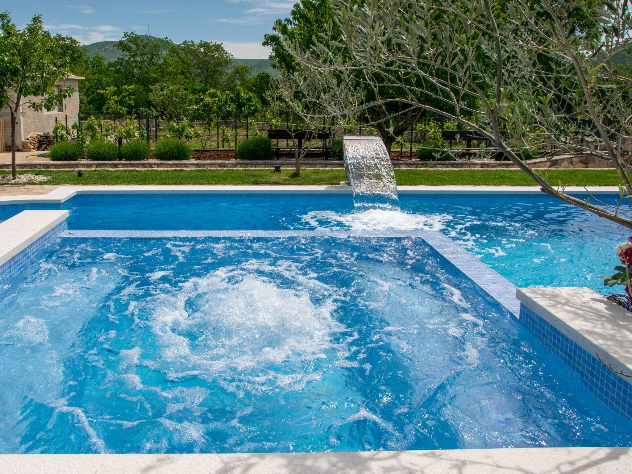 Foto 16 - Casa con 3 camere da letto a Seget con piscina privata e giardino