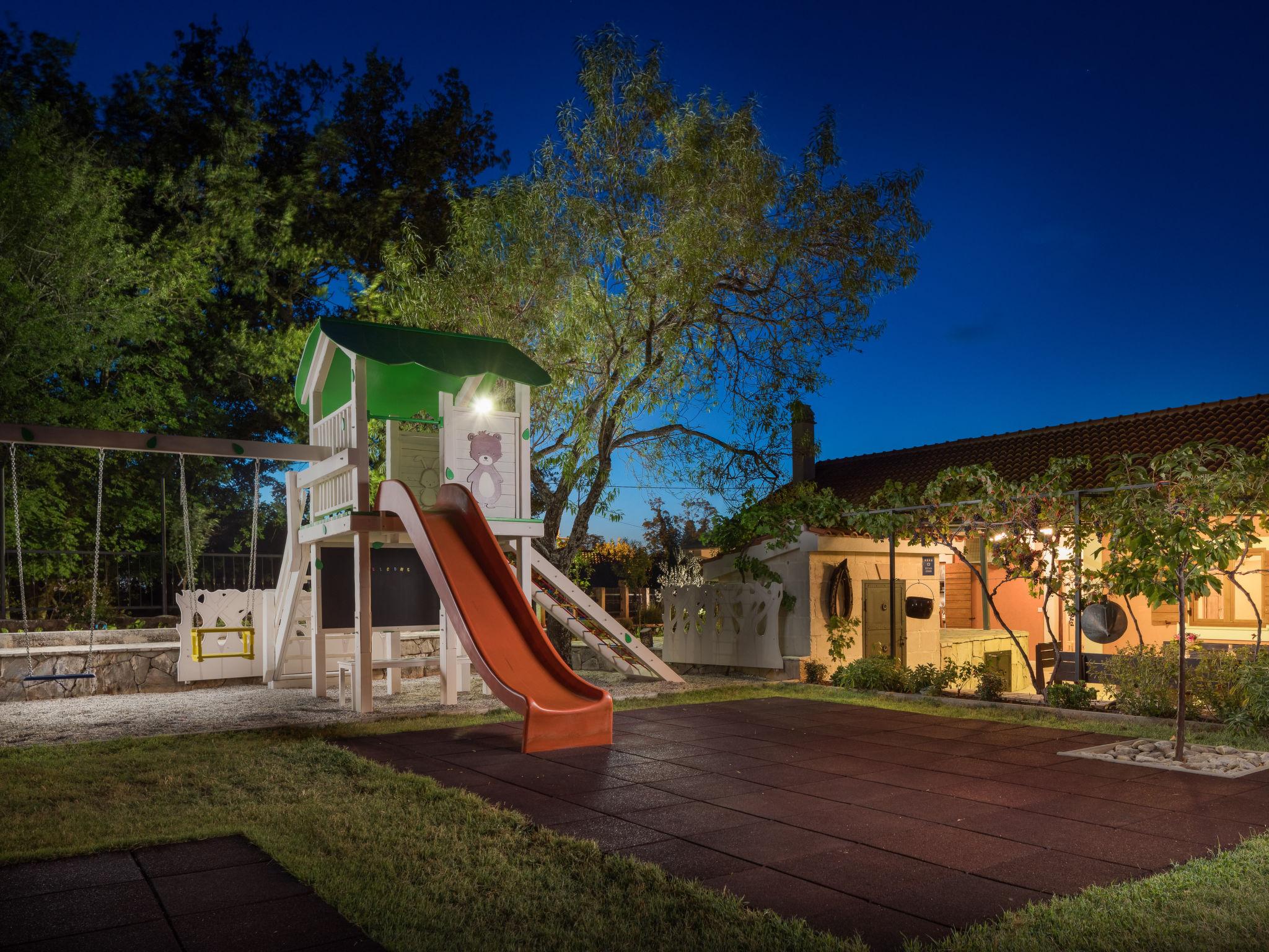 Photo 38 - Maison de 3 chambres à Seget avec piscine privée et jardin