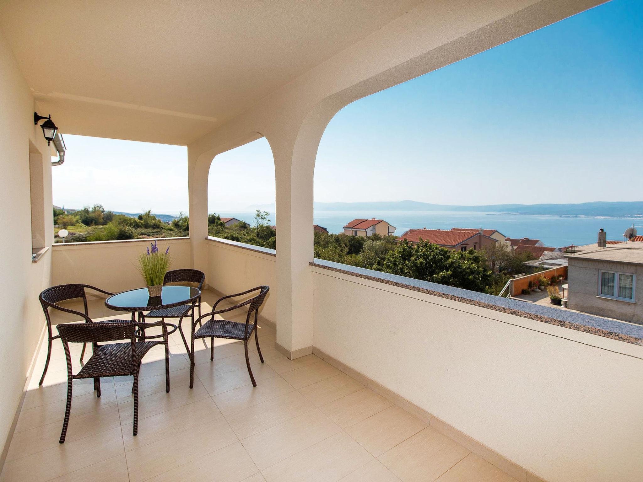 Foto 1 - Apartamento de 1 habitación en Crikvenica con jardín y vistas al mar