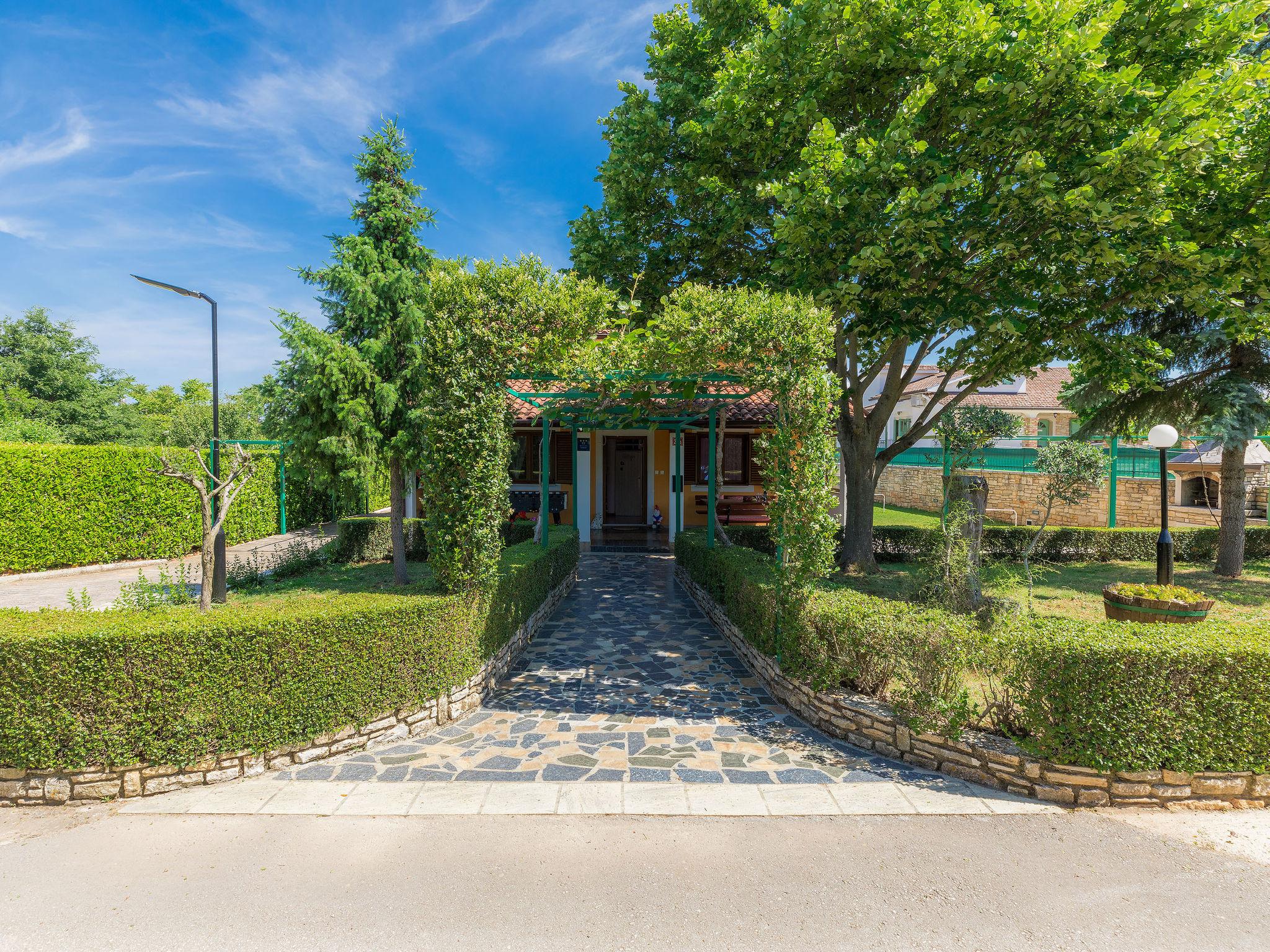 Foto 36 - Casa de 2 habitaciones en Sveti Petar u Šumi con piscina privada y vistas al mar