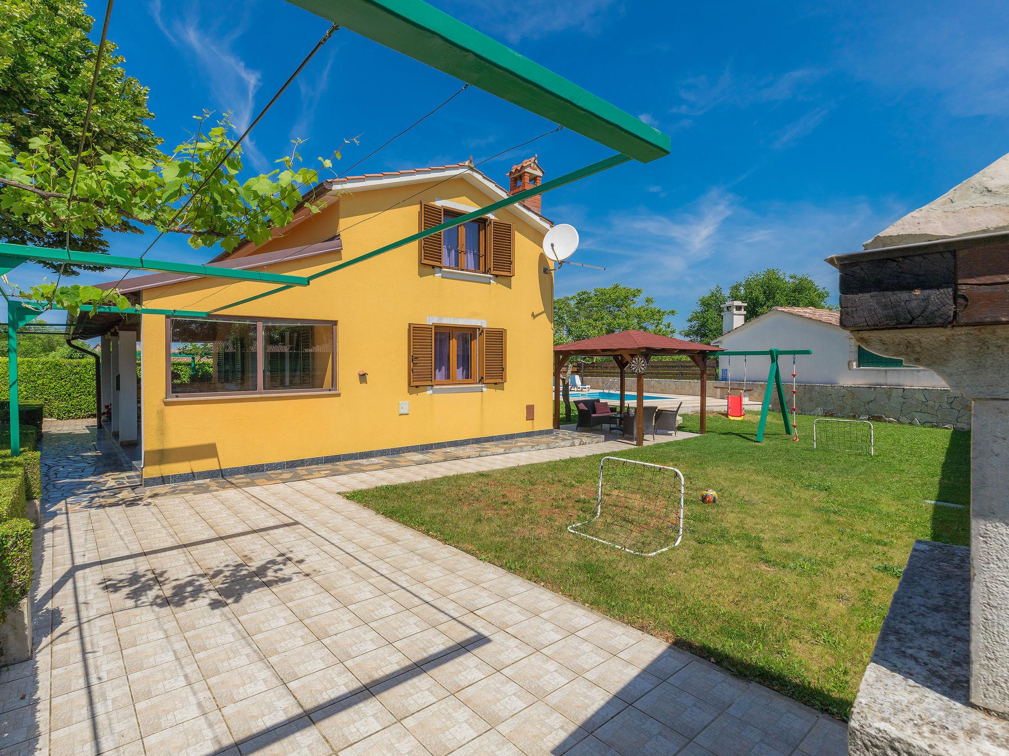 Foto 31 - Casa de 2 habitaciones en Sveti Petar u Šumi con piscina privada y vistas al mar