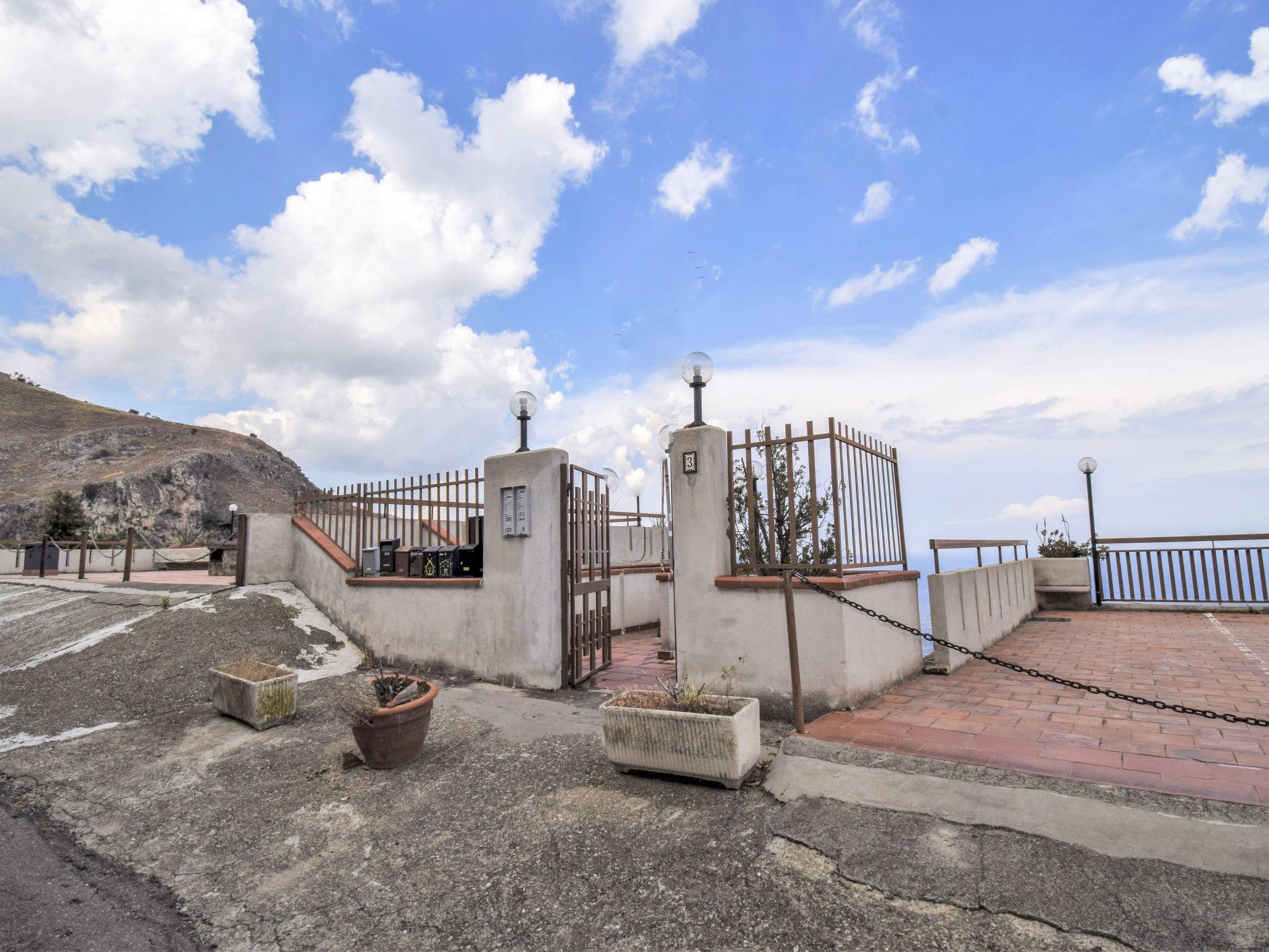 Foto 18 - Appartamento con 1 camera da letto a Taormina con terrazza e vista mare