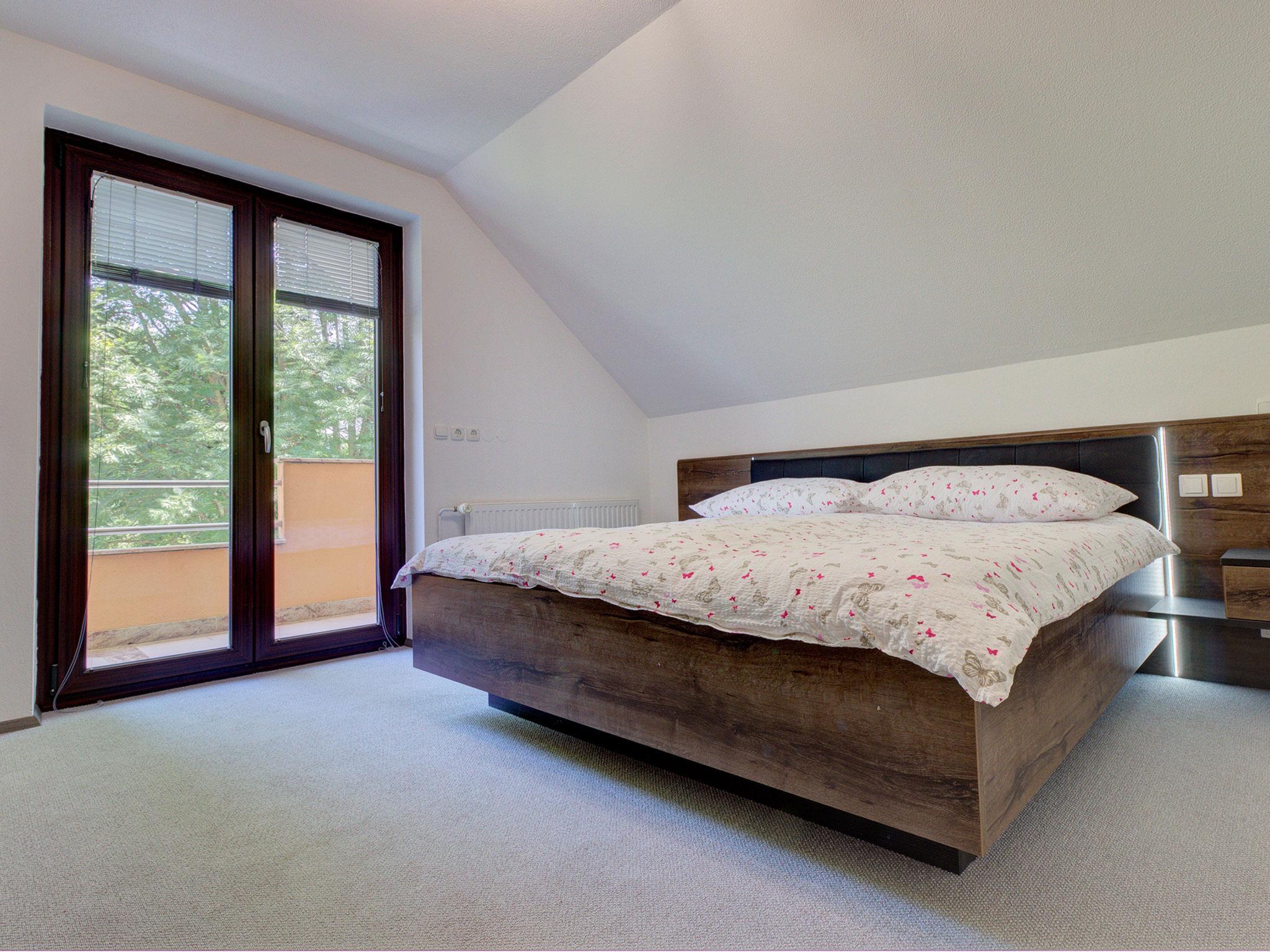 Foto 9 - Apartment mit 2 Schlafzimmern in Bled