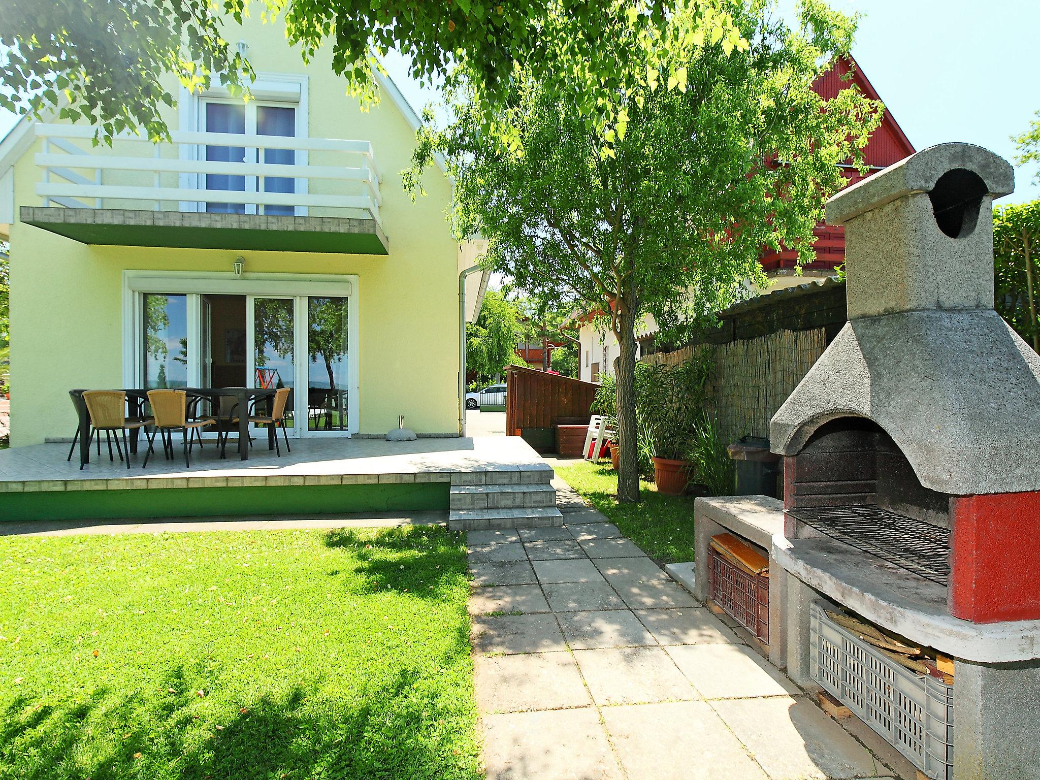 Photo 4 - Maison de 3 chambres à Balatonlelle avec jardin et terrasse