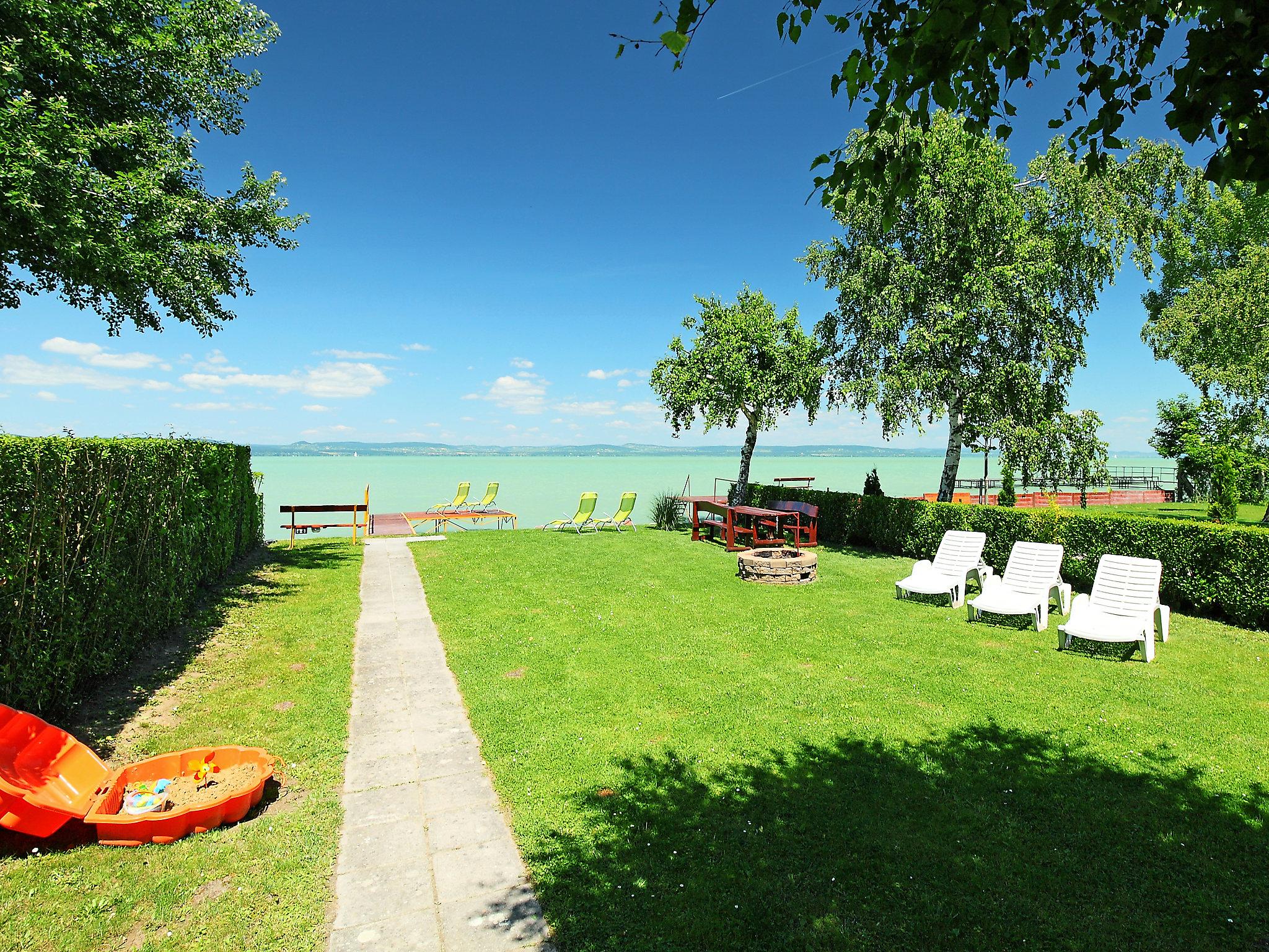 Photo 23 - Maison de 3 chambres à Balatonlelle avec jardin et terrasse