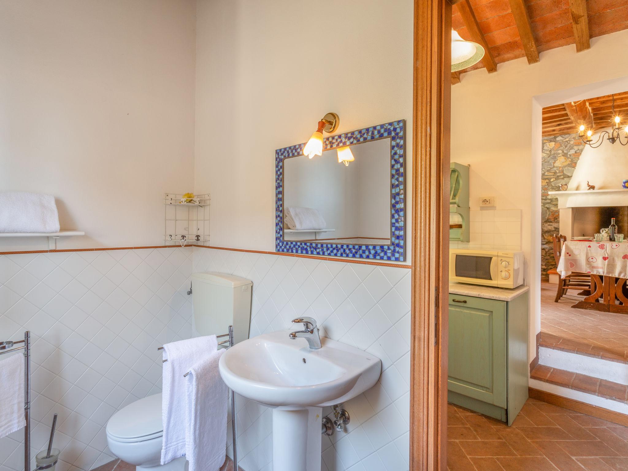 Photo 7 - 2 bedroom Apartment in Lucca with swimming pool and garden