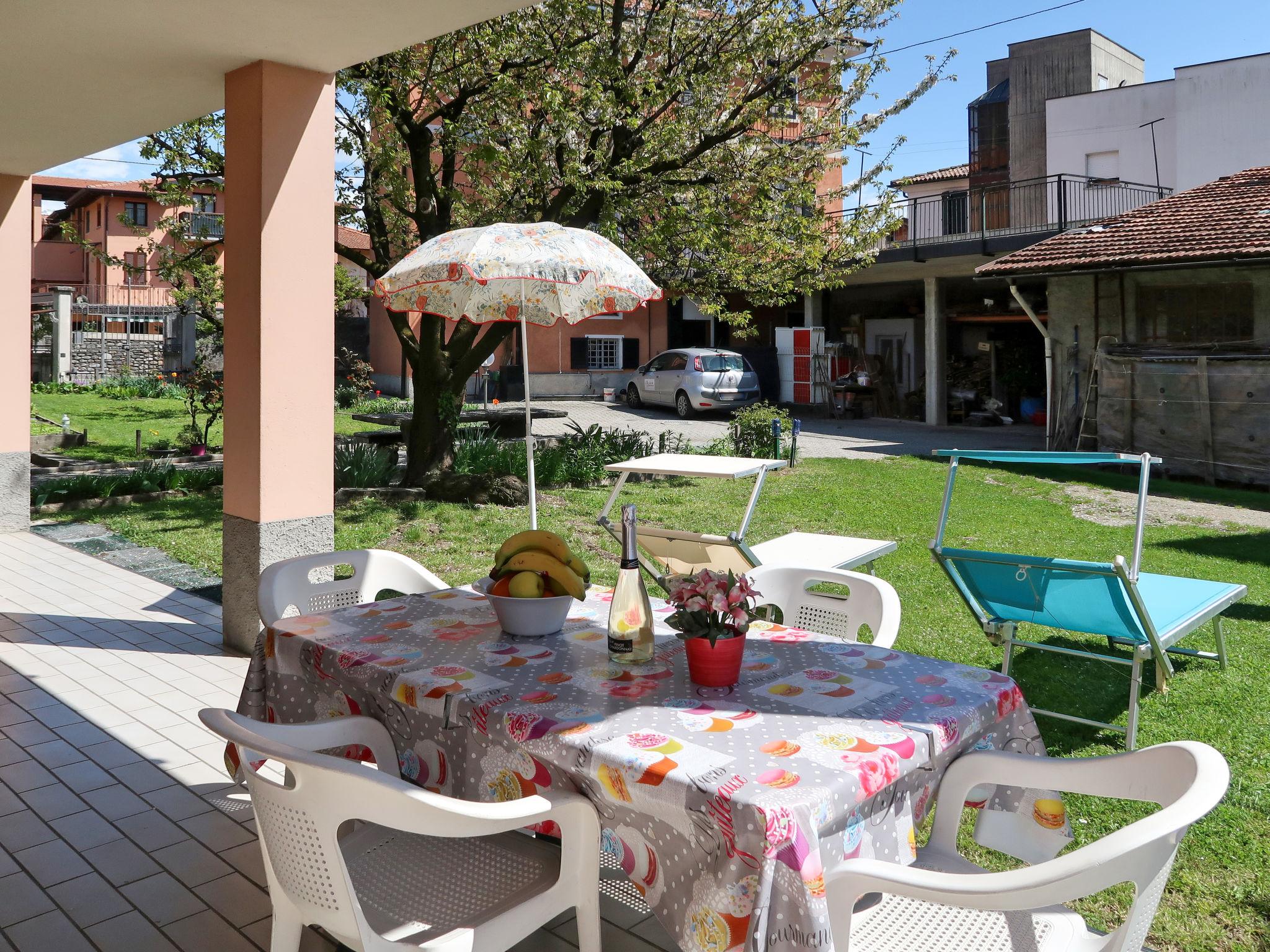 Photo 3 - Appartement de 2 chambres à Gravedona ed Uniti avec terrasse et vues sur la montagne