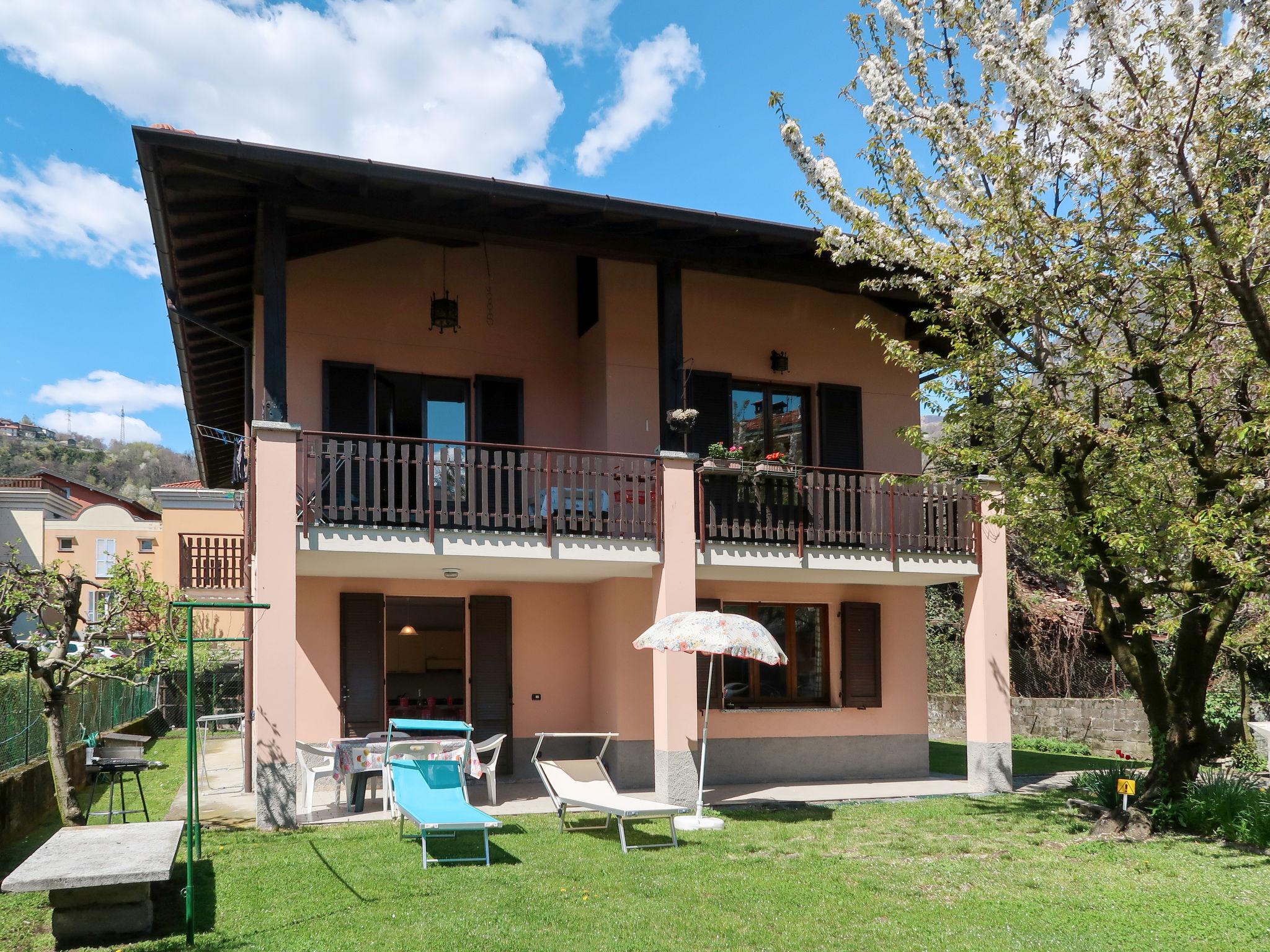 Foto 2 - Appartamento con 2 camere da letto a Gravedona ed Uniti con terrazza e vista sulle montagne