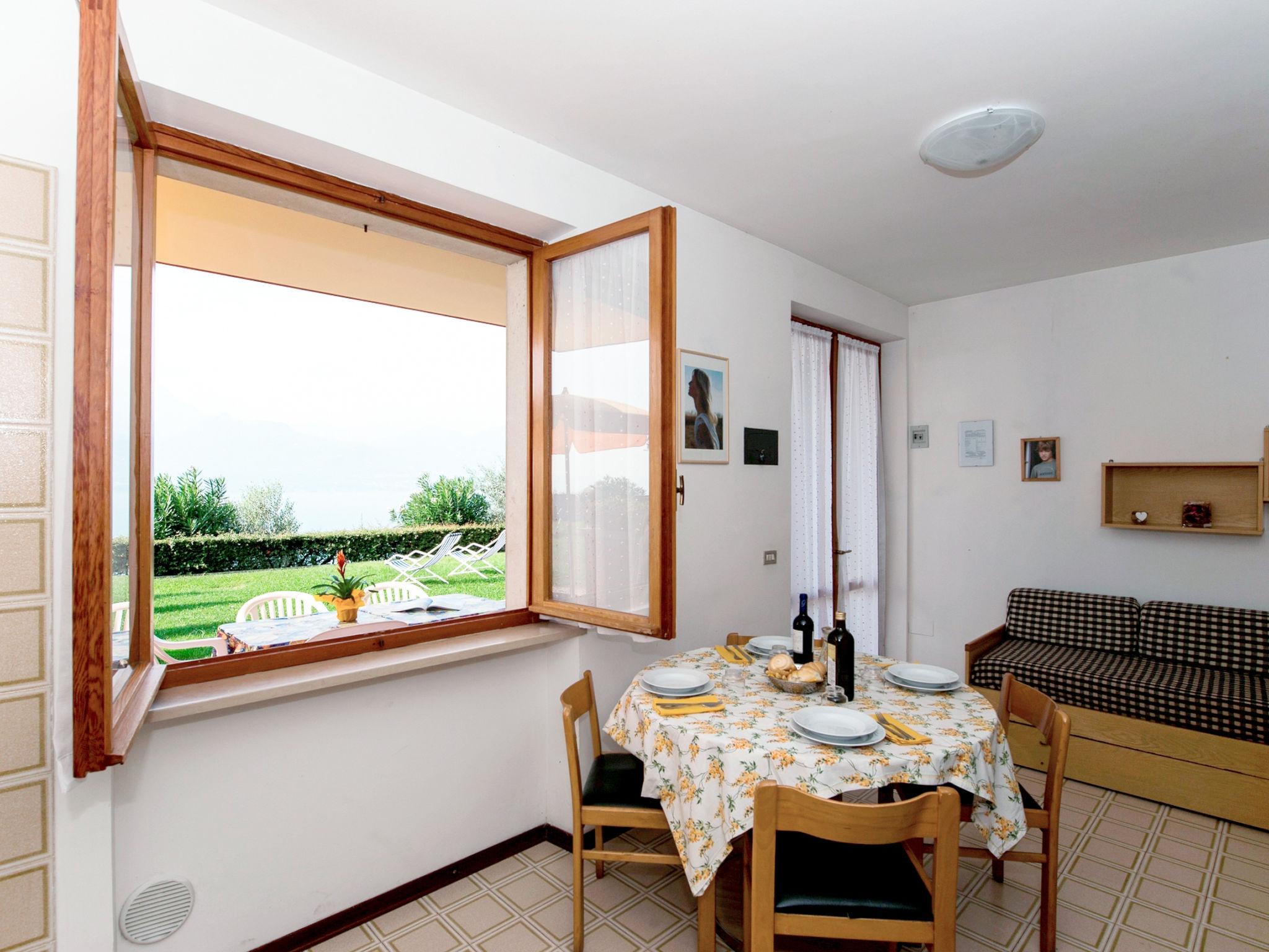 Photo 5 - 2 bedroom Apartment in Torri del Benaco with swimming pool and mountain view