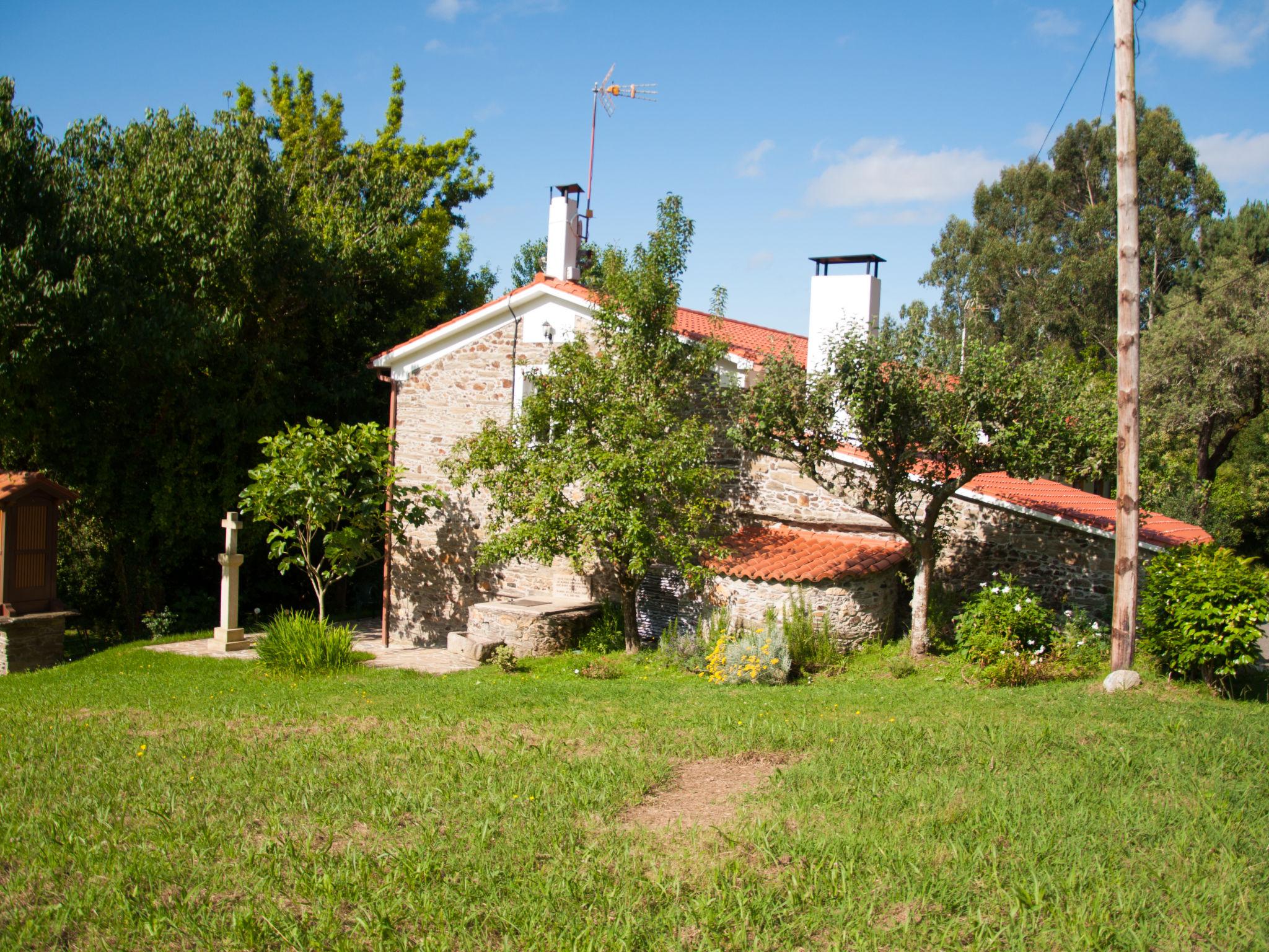 Photo 19 - 3 bedroom House in Miño with garden and sea view