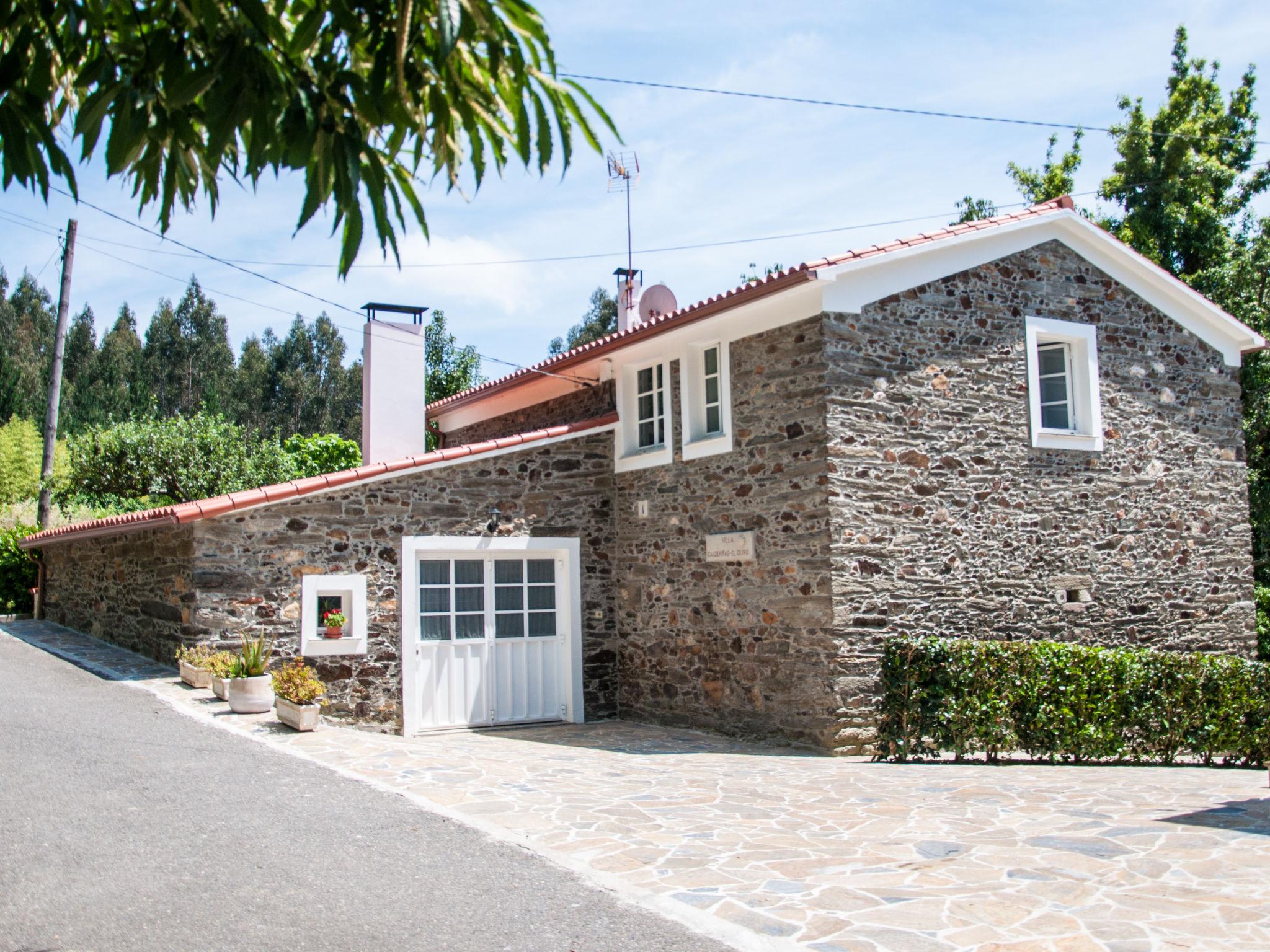 Foto 1 - Casa con 3 camere da letto a Miño con giardino e vista mare