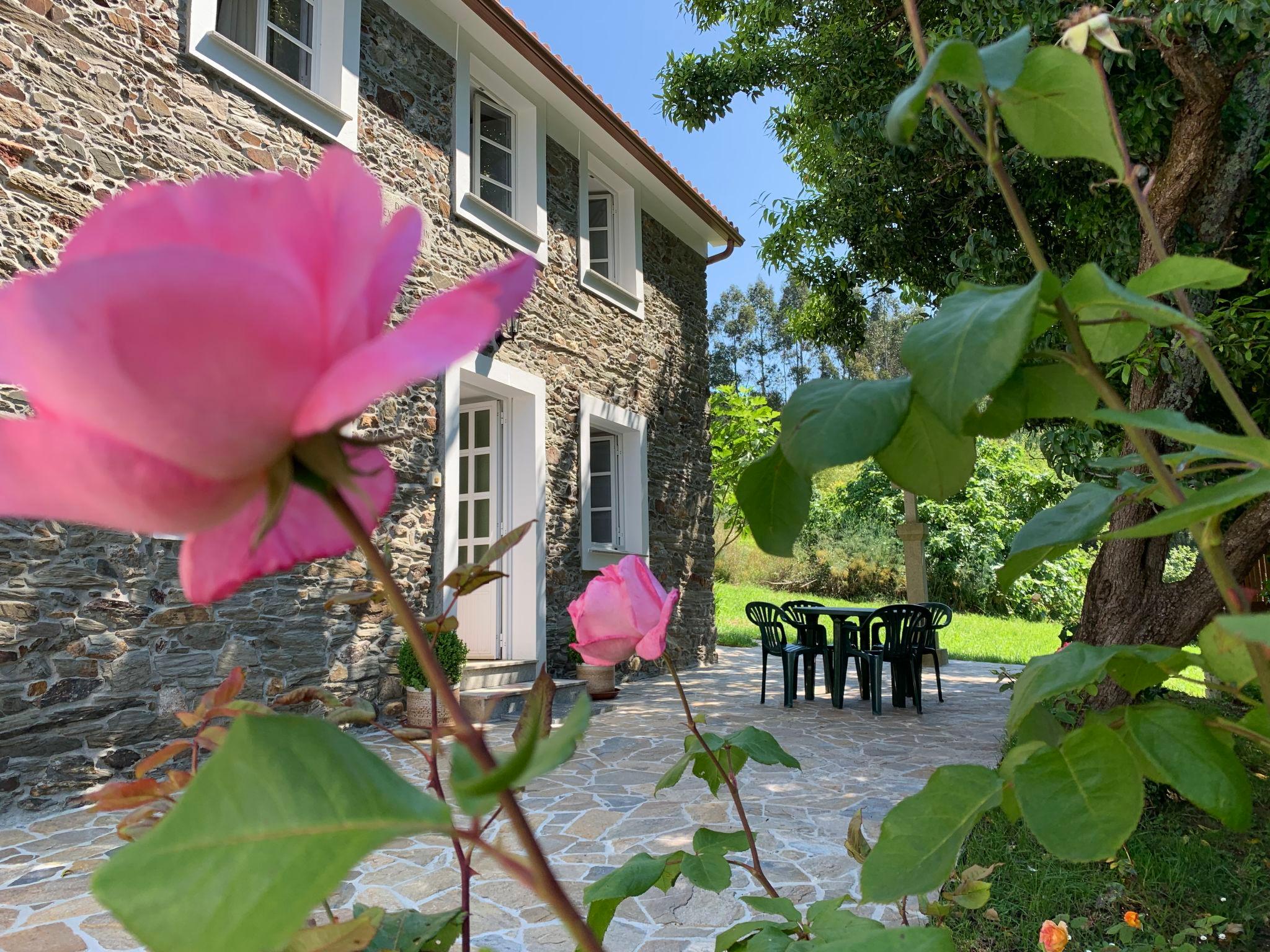 Photo 12 - Maison de 3 chambres à Miño avec jardin et vues à la mer