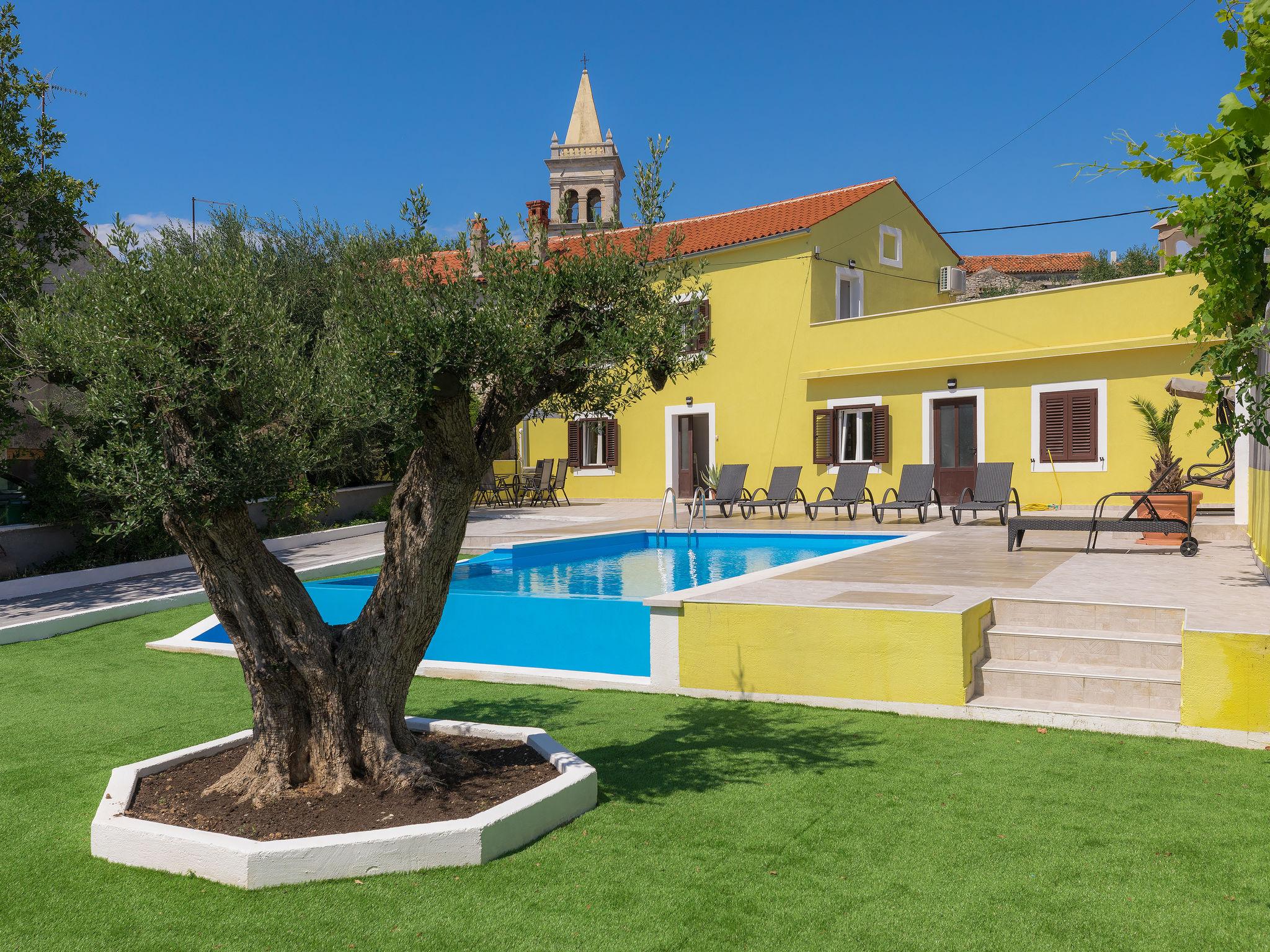 Photo 33 - Maison de 3 chambres à Ližnjan avec piscine privée et jardin