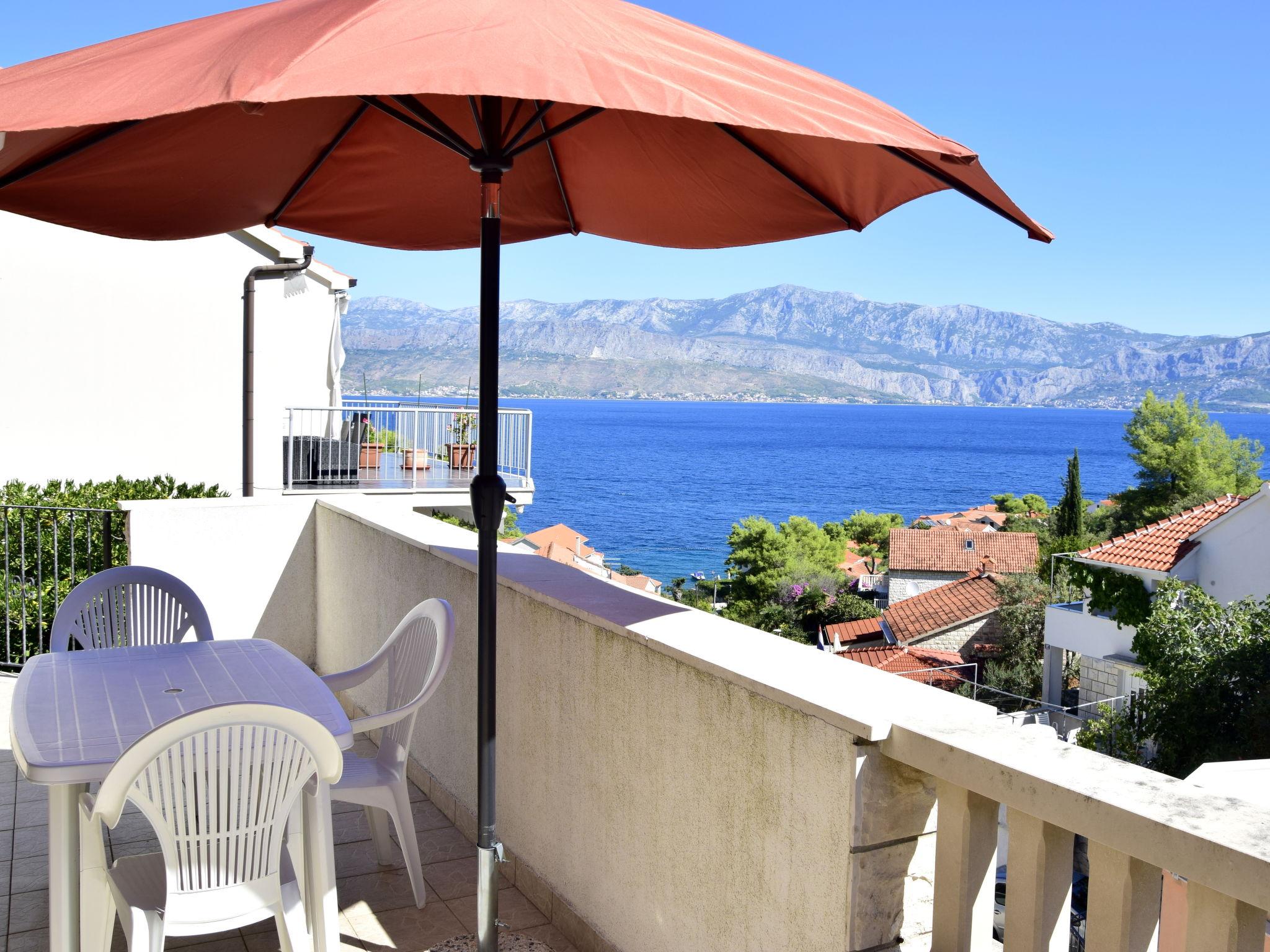 Photo 3 - Maison de 5 chambres à Postira avec terrasse et vues à la mer