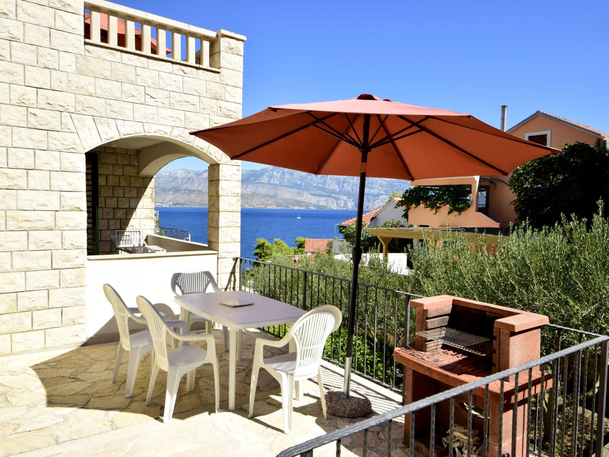 Photo 1 - Maison de 5 chambres à Postira avec terrasse et vues à la mer