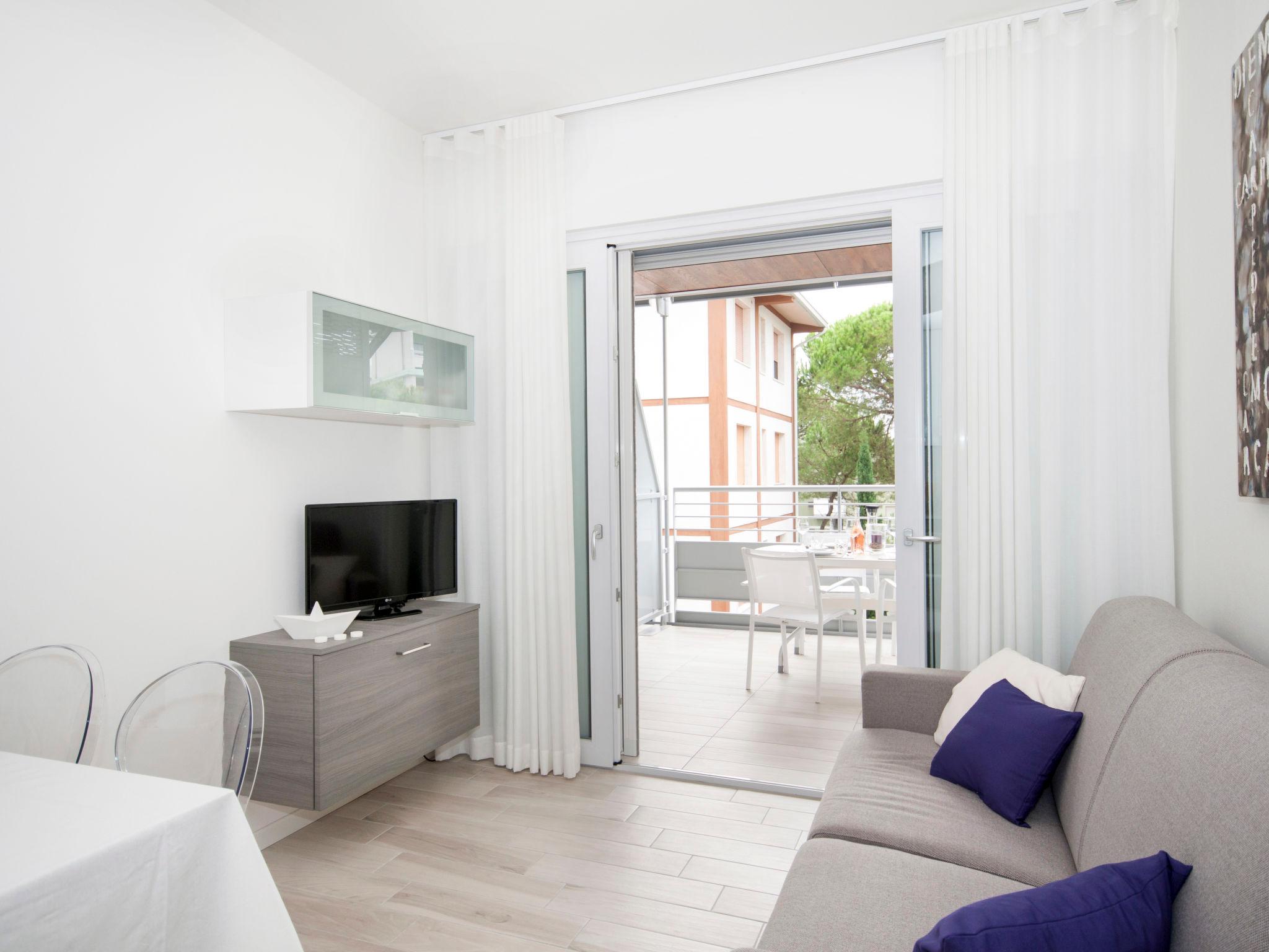 Foto 9 - Apartment mit 2 Schlafzimmern in San Michele al Tagliamento mit blick aufs meer