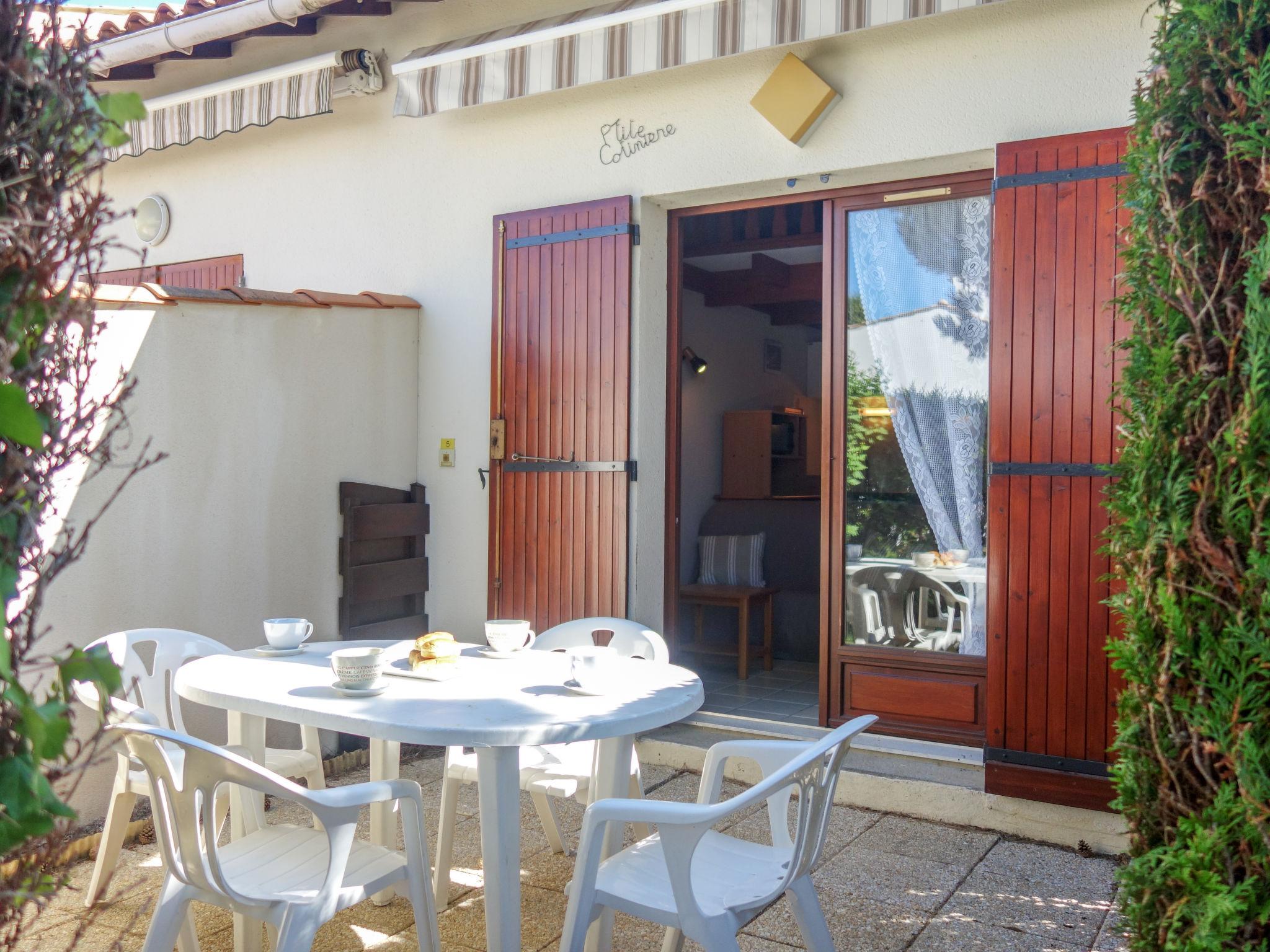 Photo 2 - Maison de 2 chambres à Vaux-sur-Mer avec terrasse et vues à la mer