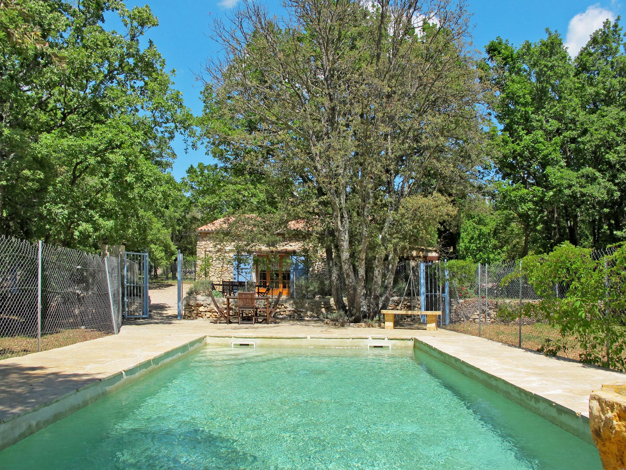 Foto 18 - Casa de 2 quartos em Régusse com piscina privada e jardim