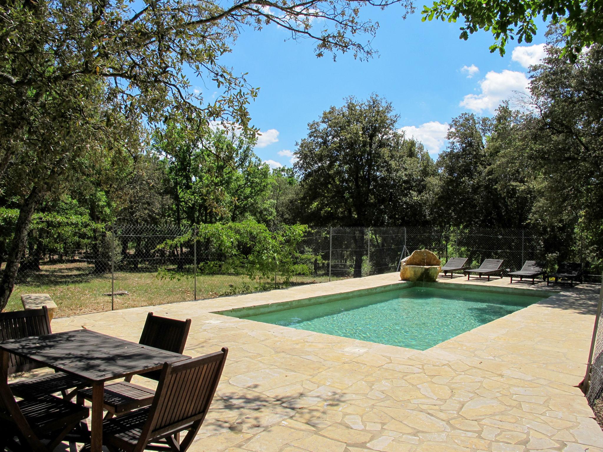 Photo 15 - Maison de 2 chambres à Régusse avec piscine privée et jardin