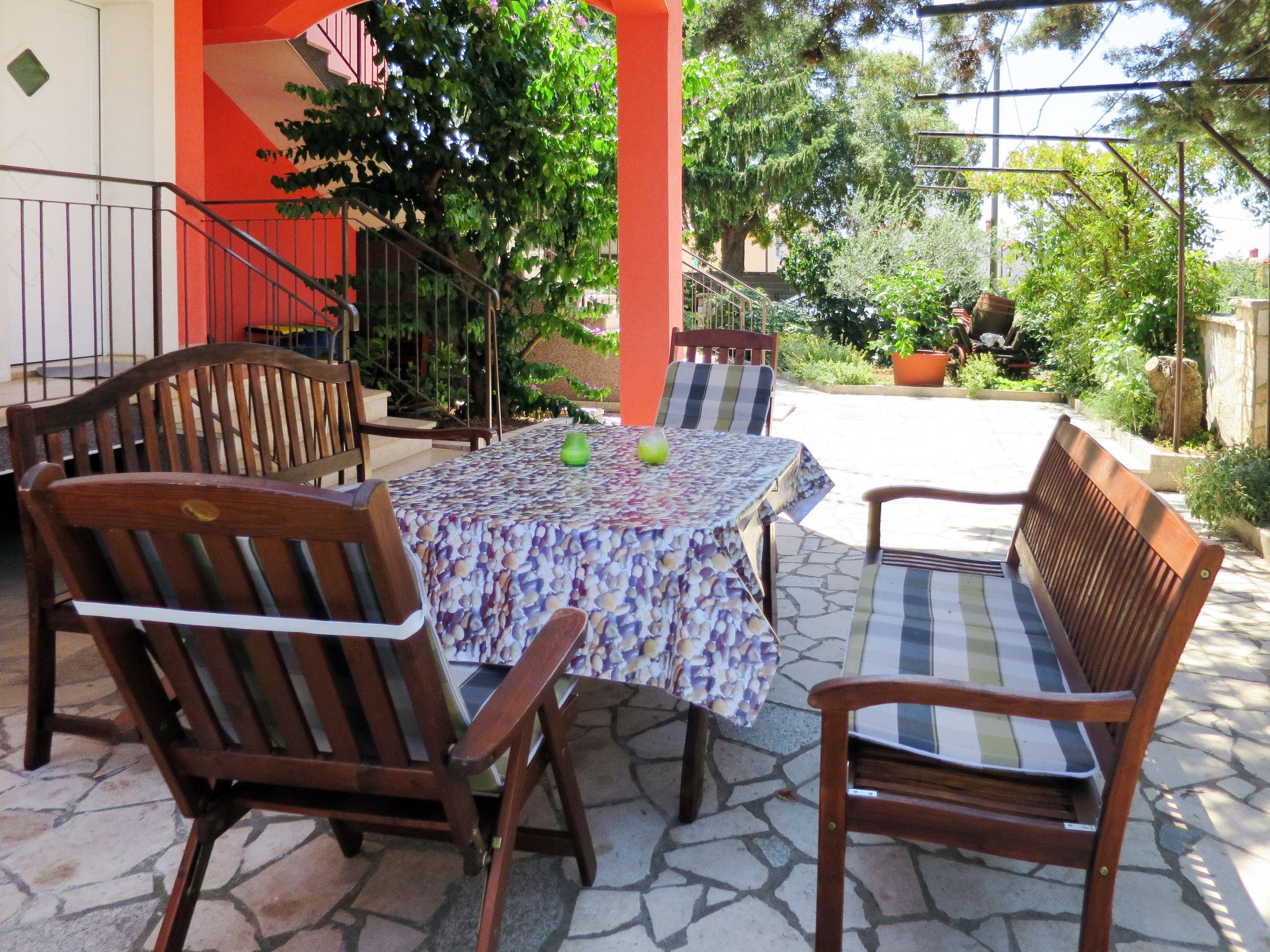 Foto 6 - Apartamento de 3 quartos em Pula com jardim e terraço