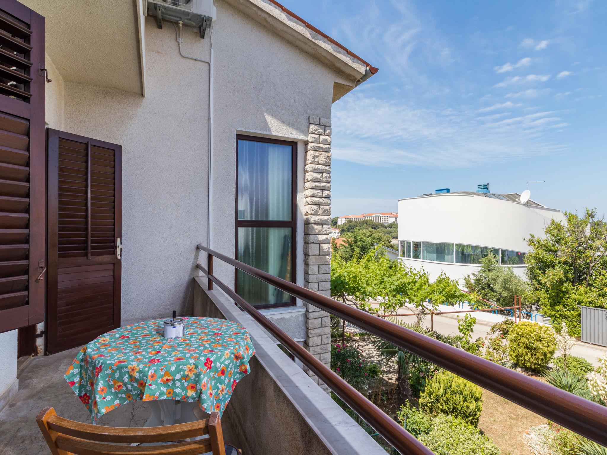Photo 14 - Appartement de 4 chambres à Medulin avec terrasse et vues à la mer