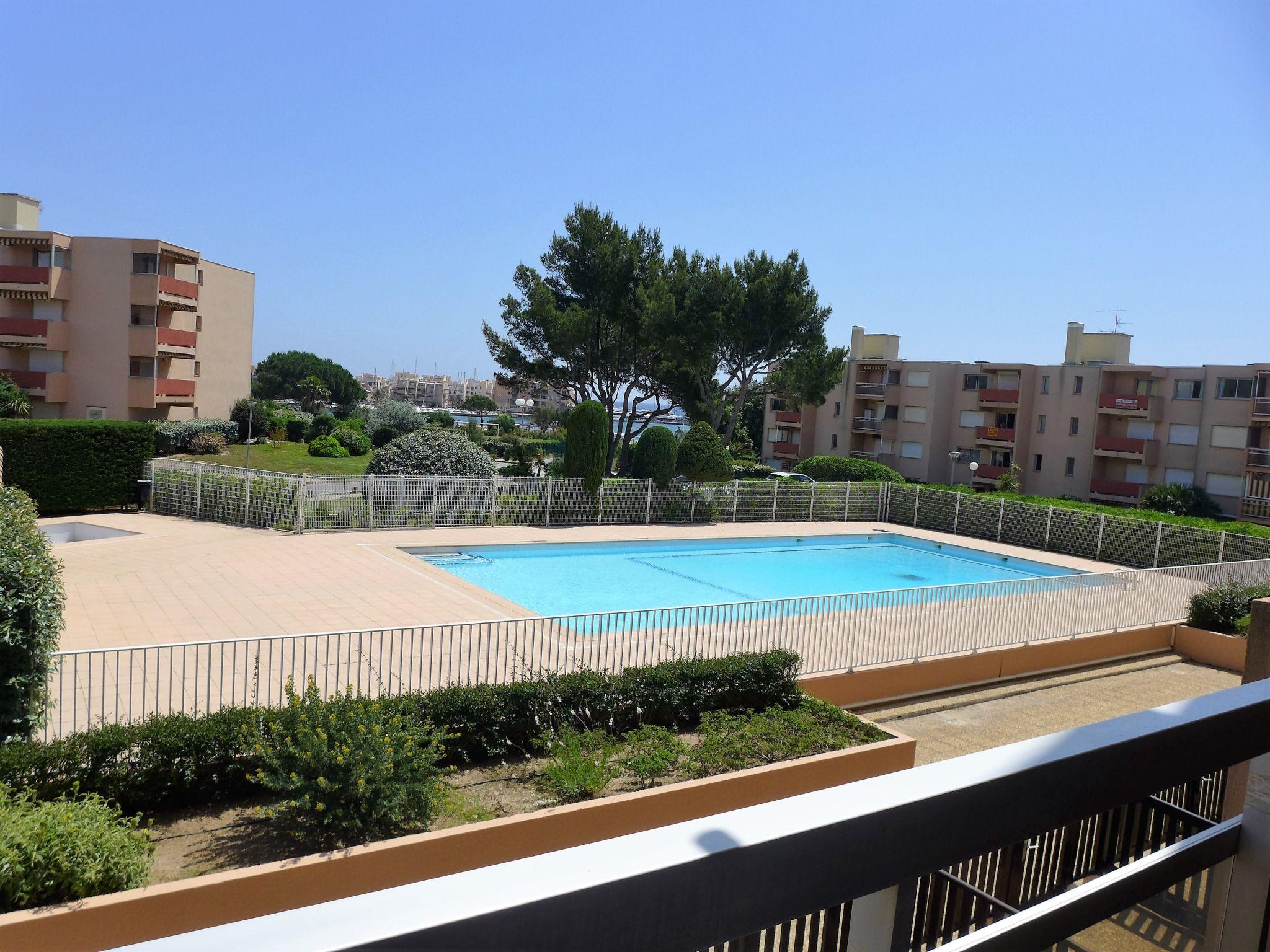 Foto 19 - Appartamento a Bormes-les-Mimosas con piscina e vista mare