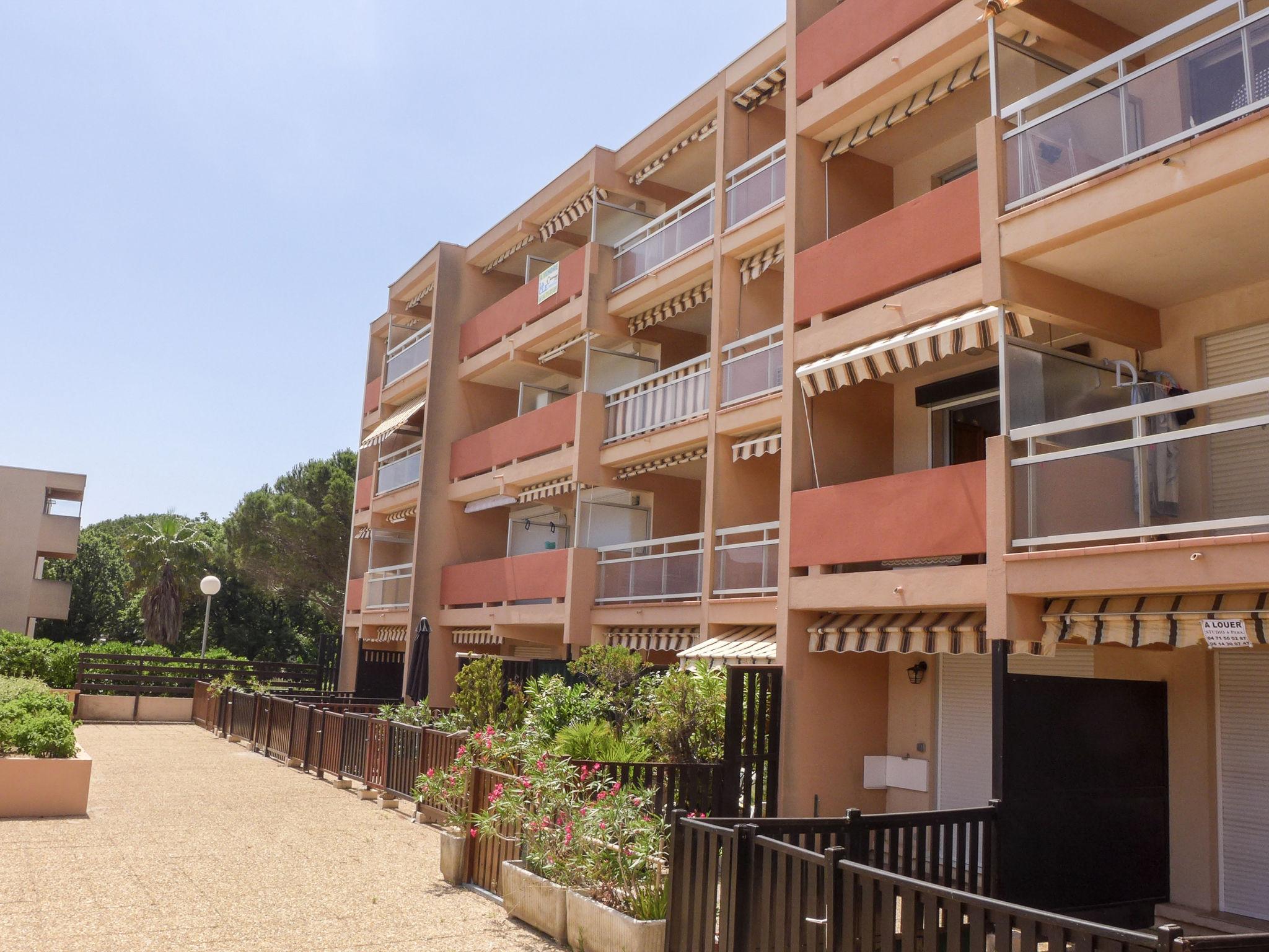 Foto 20 - Apartamento em Bormes-les-Mimosas com piscina e jardim