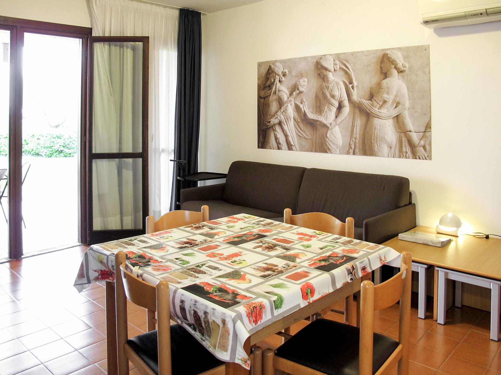 Photo 6 - 1 bedroom Apartment in Moniga del Garda with swimming pool and garden