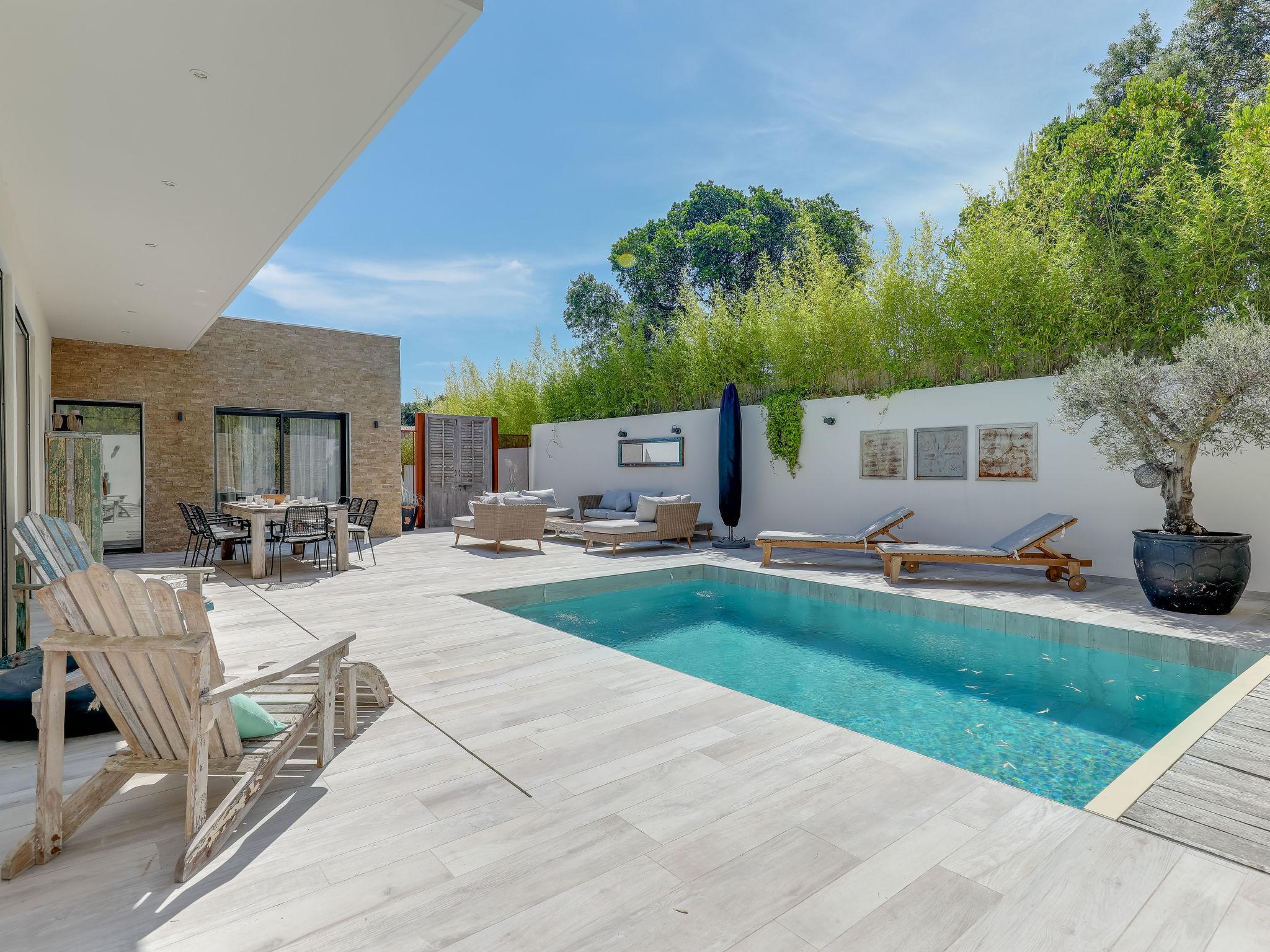 Foto 26 - Casa con 4 camere da letto a Fréjus con piscina privata e vista mare