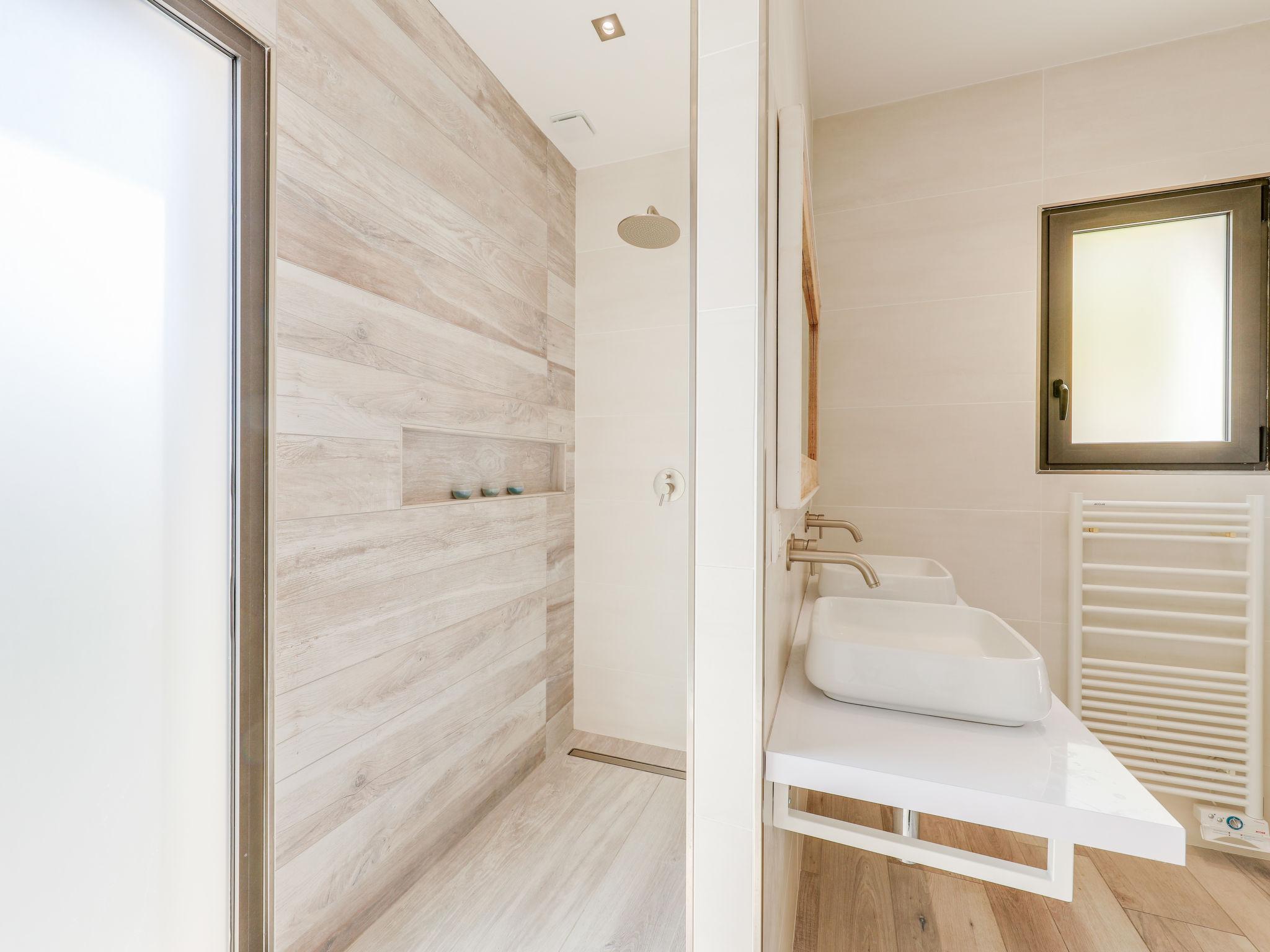 Foto 11 - Casa con 4 camere da letto a Fréjus con piscina privata e vista mare