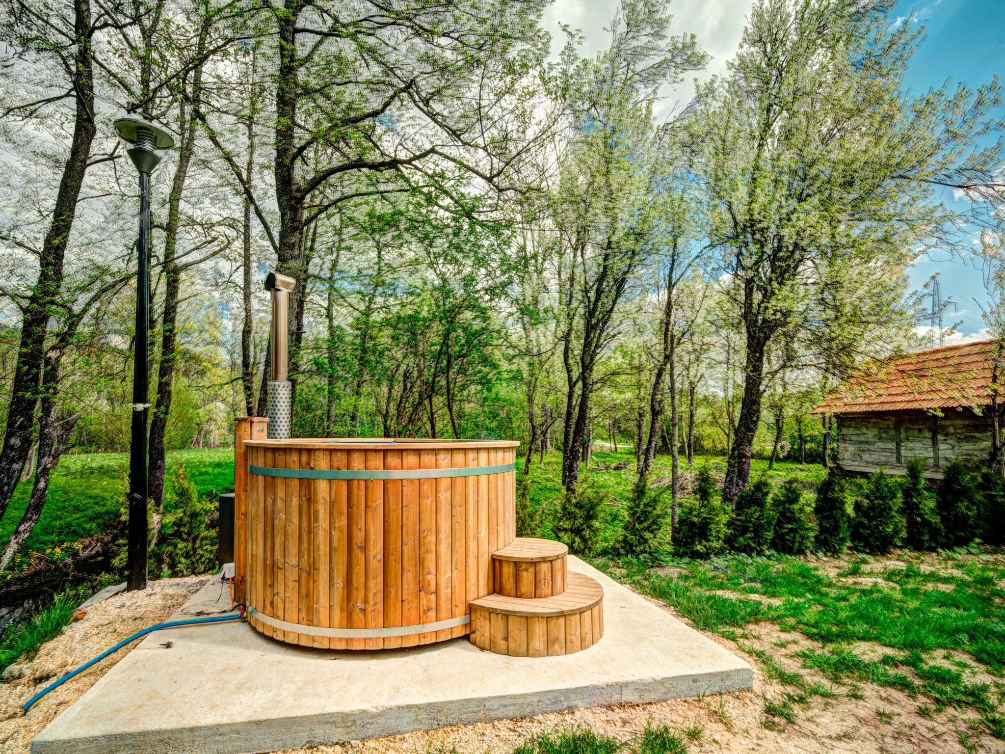 Photo 15 - Maison de 2 chambres à Plitvička jezera avec vues sur la montagne