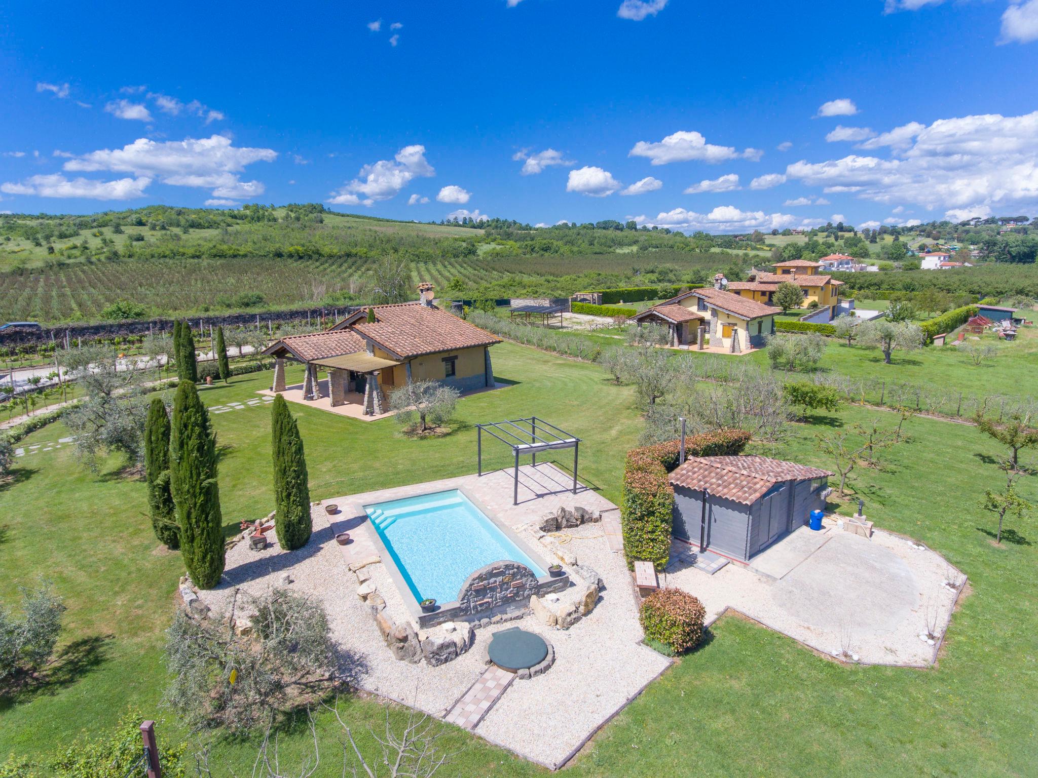 Foto 1 - Casa de 1 quarto em Sutri com piscina privada e vista para a montanha