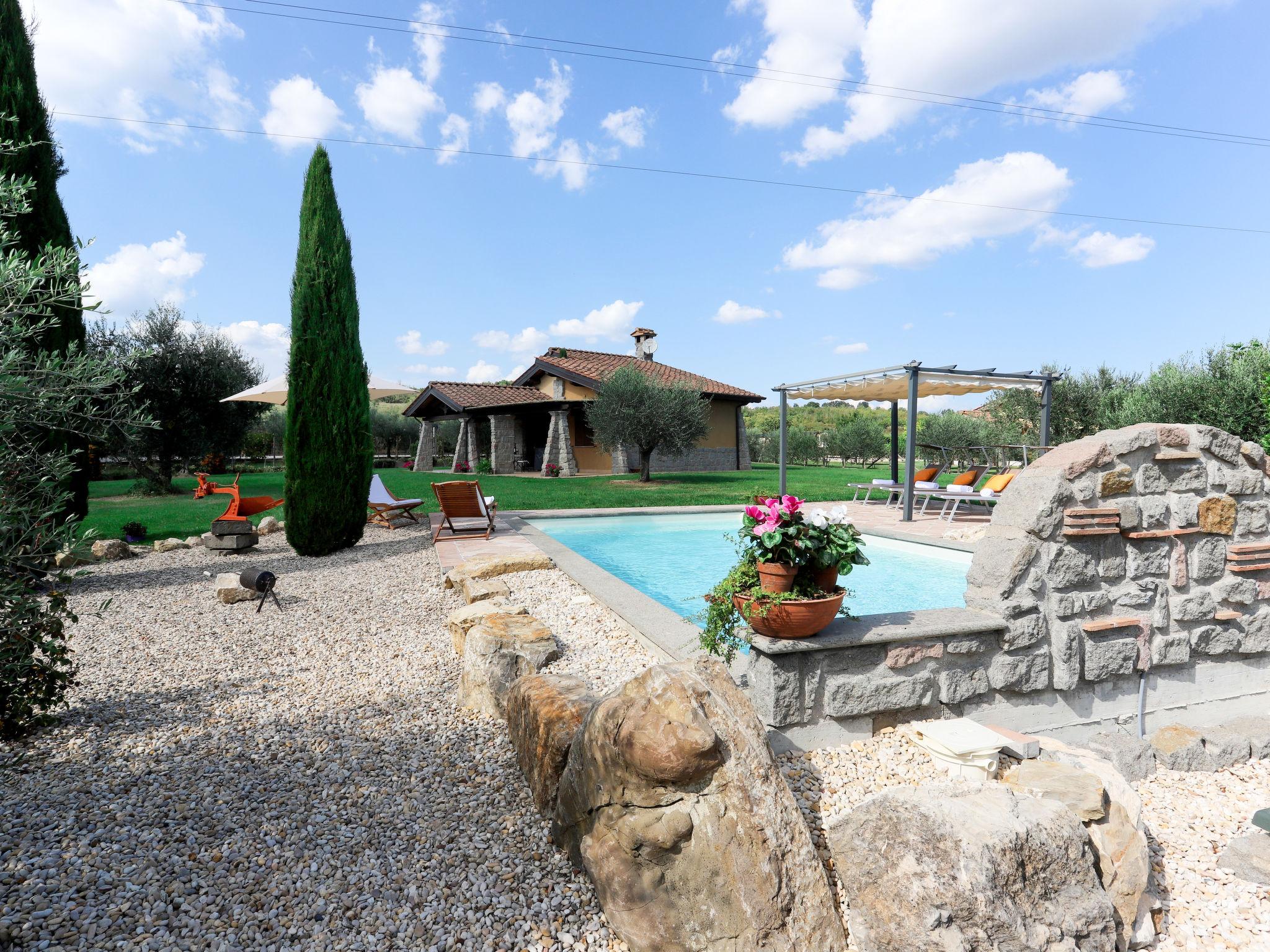 Photo 3 - Maison de 1 chambre à Sutri avec piscine privée et vues sur la montagne