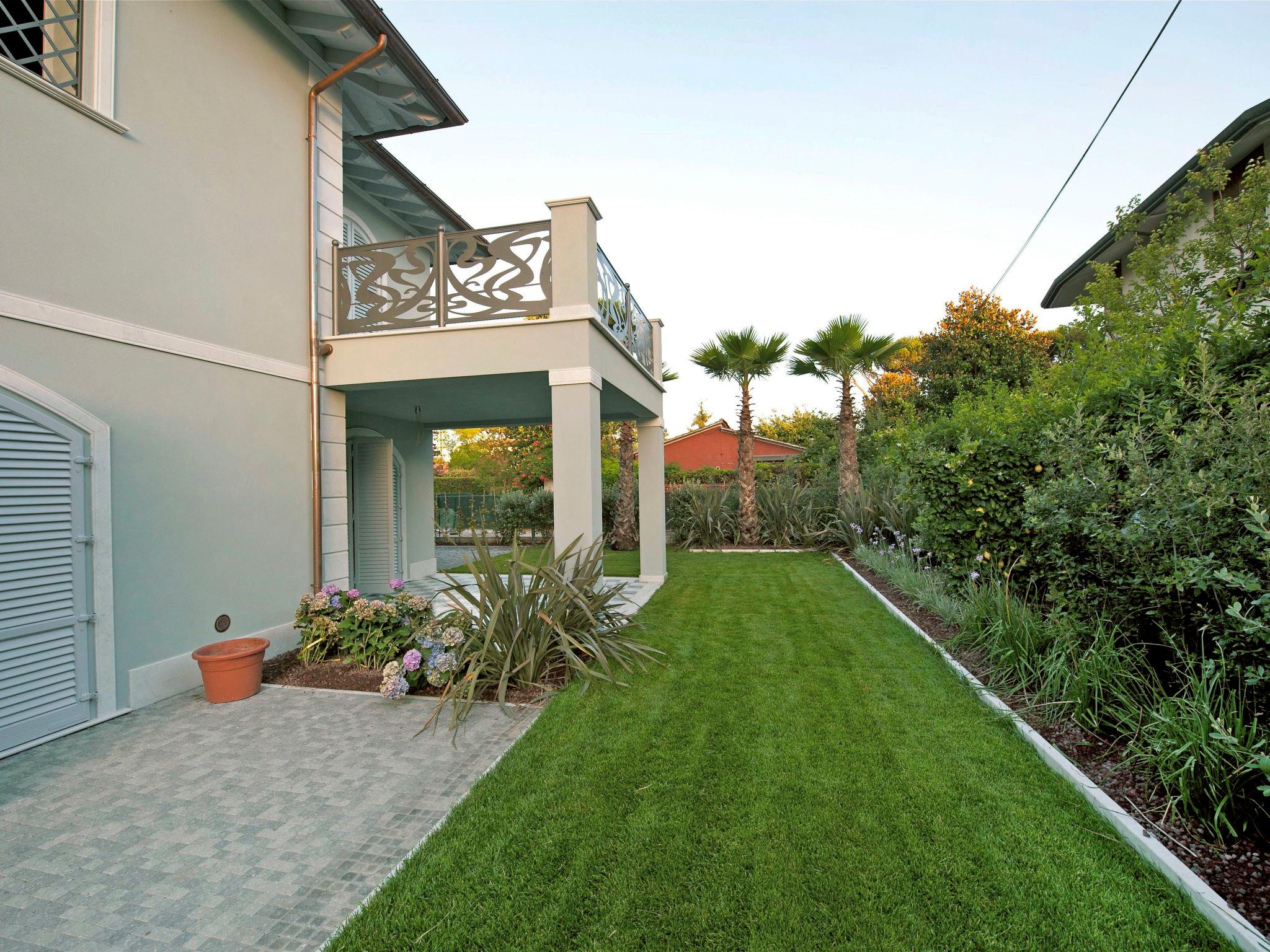 Foto 32 - Casa con 4 camere da letto a Forte dei Marmi con piscina privata e vista mare