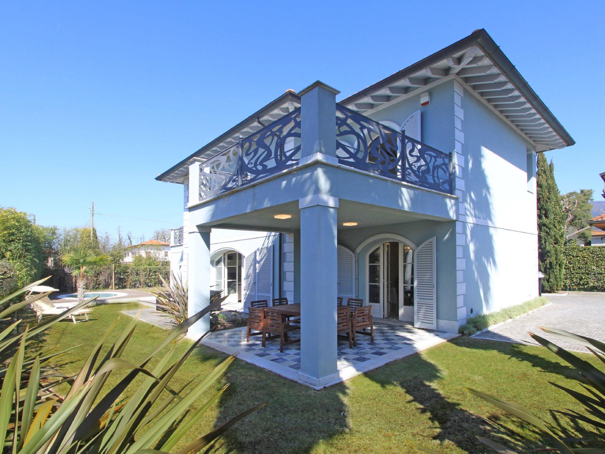 Foto 2 - Casa de 4 quartos em Forte dei Marmi com piscina privada e vistas do mar