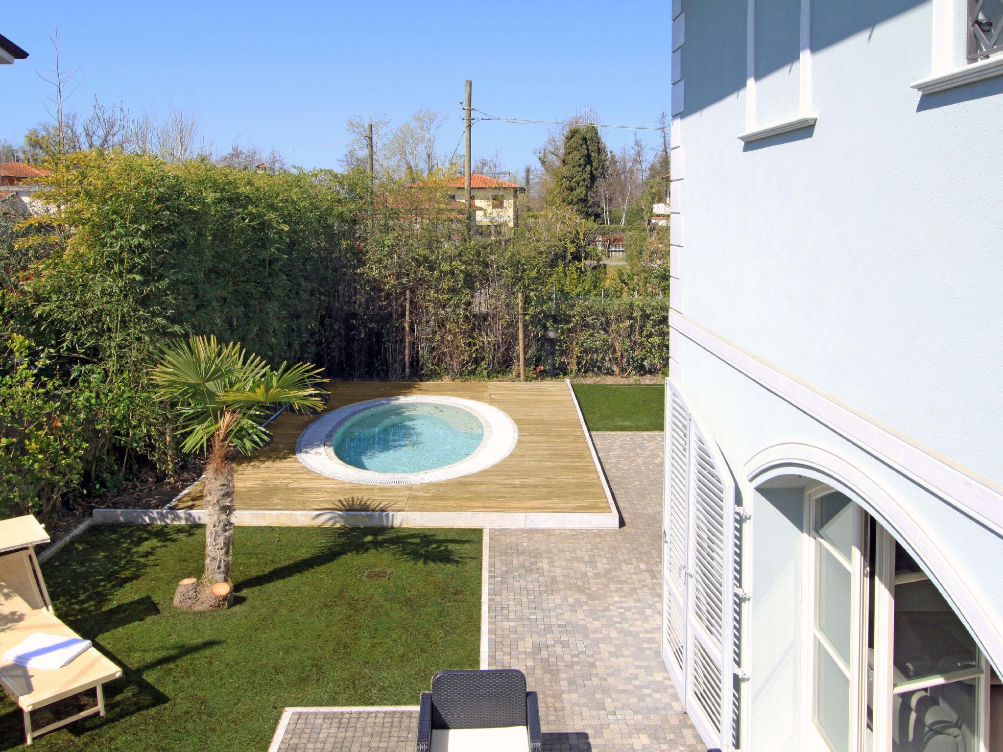 Foto 36 - Casa de 4 habitaciones en Forte dei Marmi con piscina privada y vistas al mar