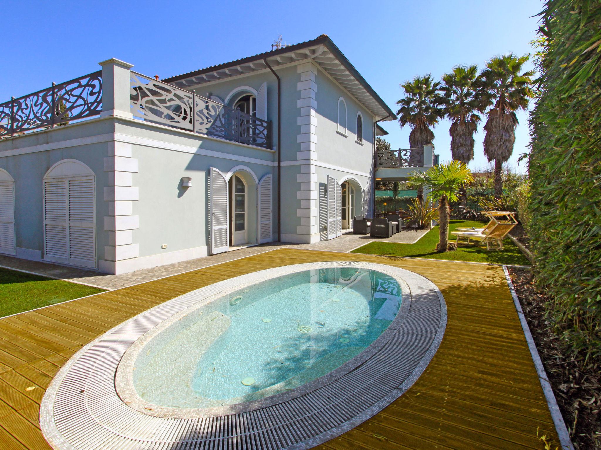 Foto 1 - Casa con 4 camere da letto a Forte dei Marmi con piscina privata e vista mare