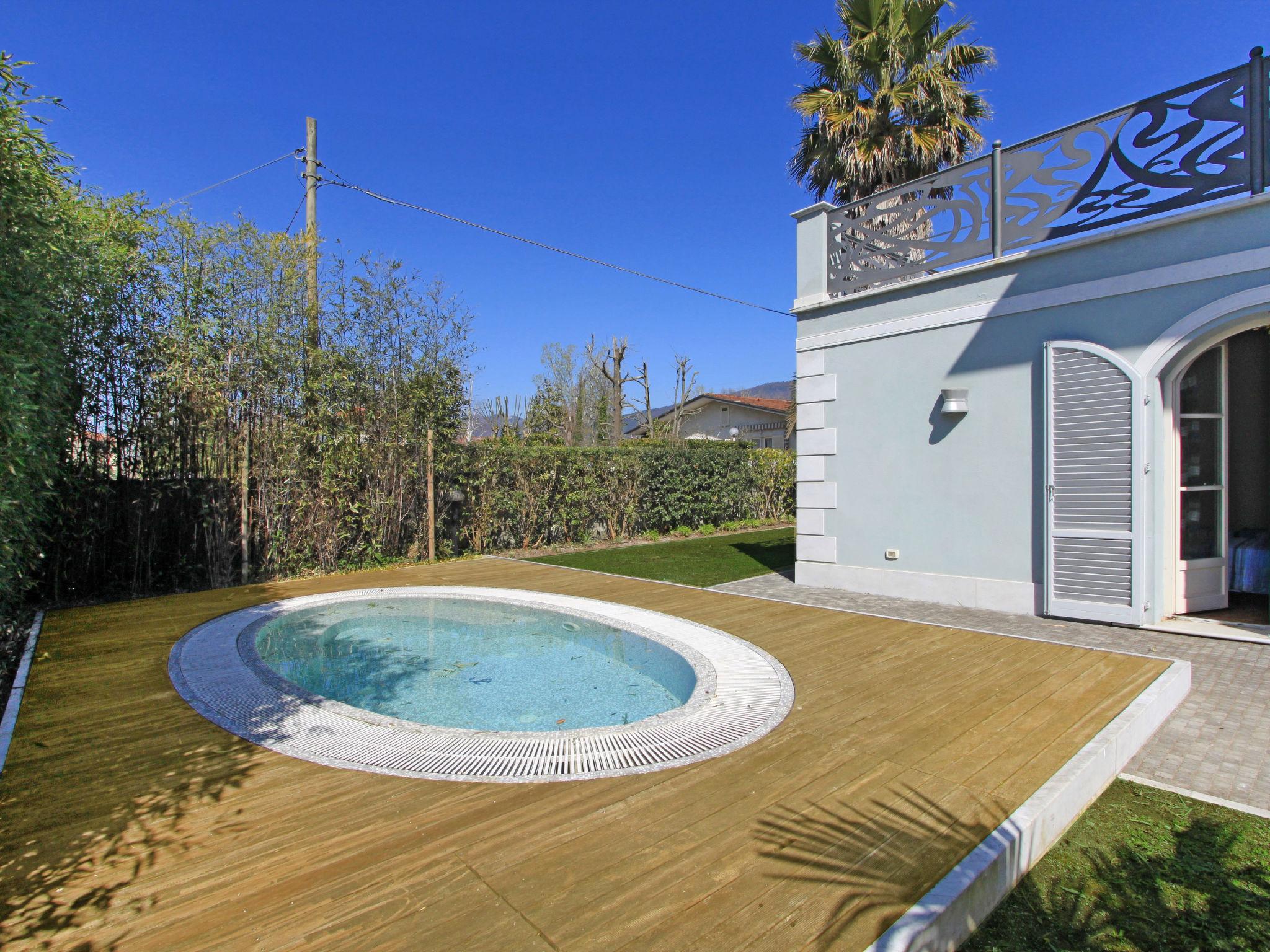 Foto 3 - Casa de 4 habitaciones en Forte dei Marmi con piscina privada y vistas al mar