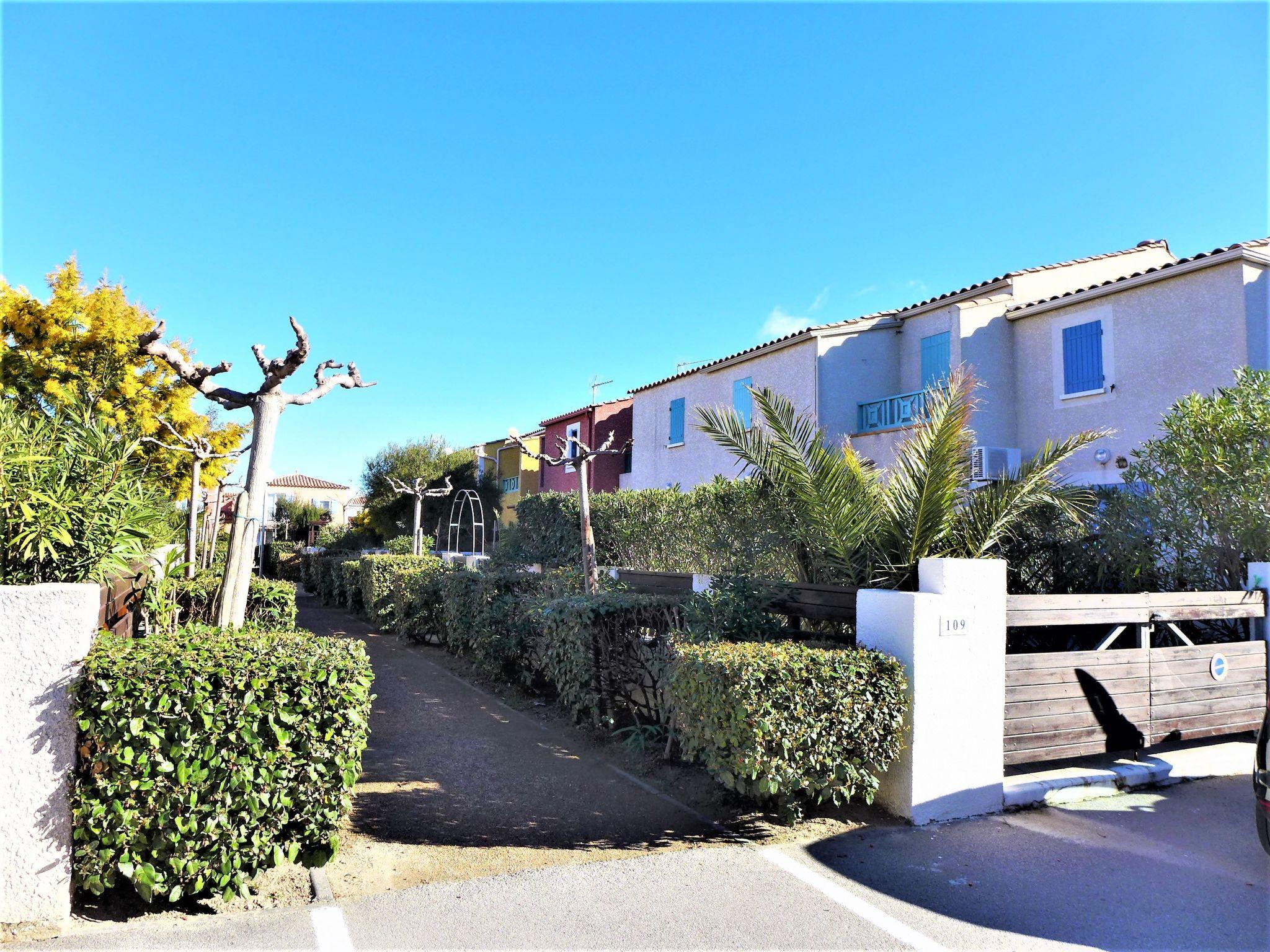 Foto 15 - Casa de 2 habitaciones en Narbonne con jardín y vistas al mar