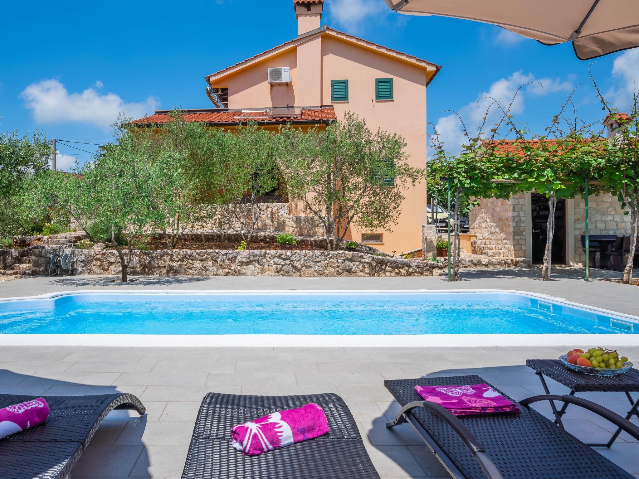 Photo 40 - Maison de 4 chambres à Dobrinj avec piscine privée et vues à la mer