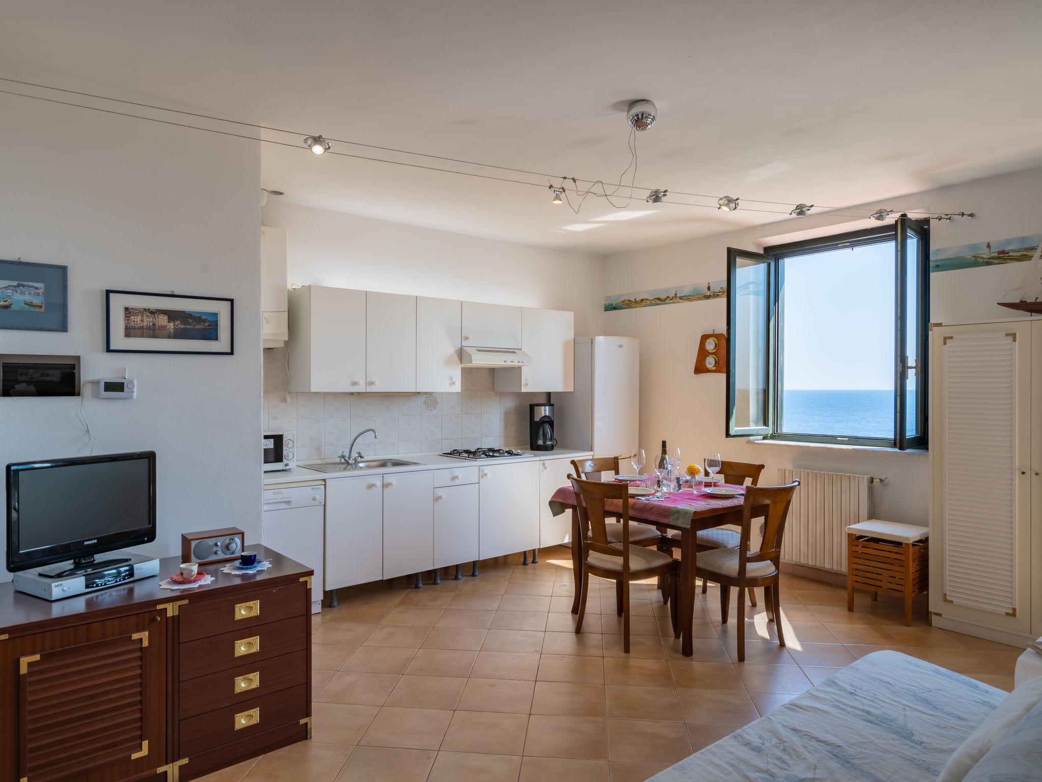 Photo 2 - 1 bedroom Apartment in Cipressa with swimming pool and sea view