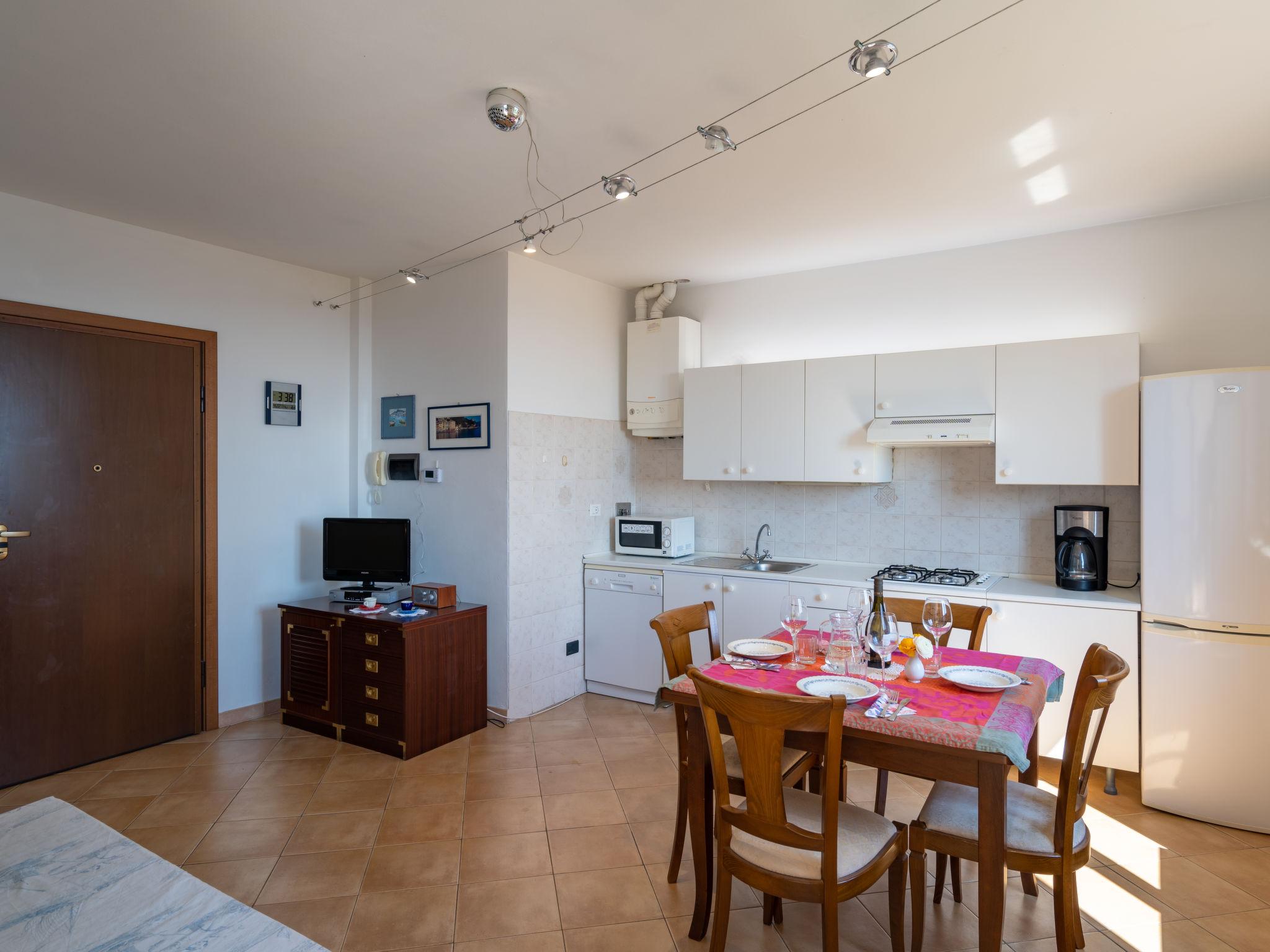 Photo 6 - 1 bedroom Apartment in Cipressa with swimming pool and garden