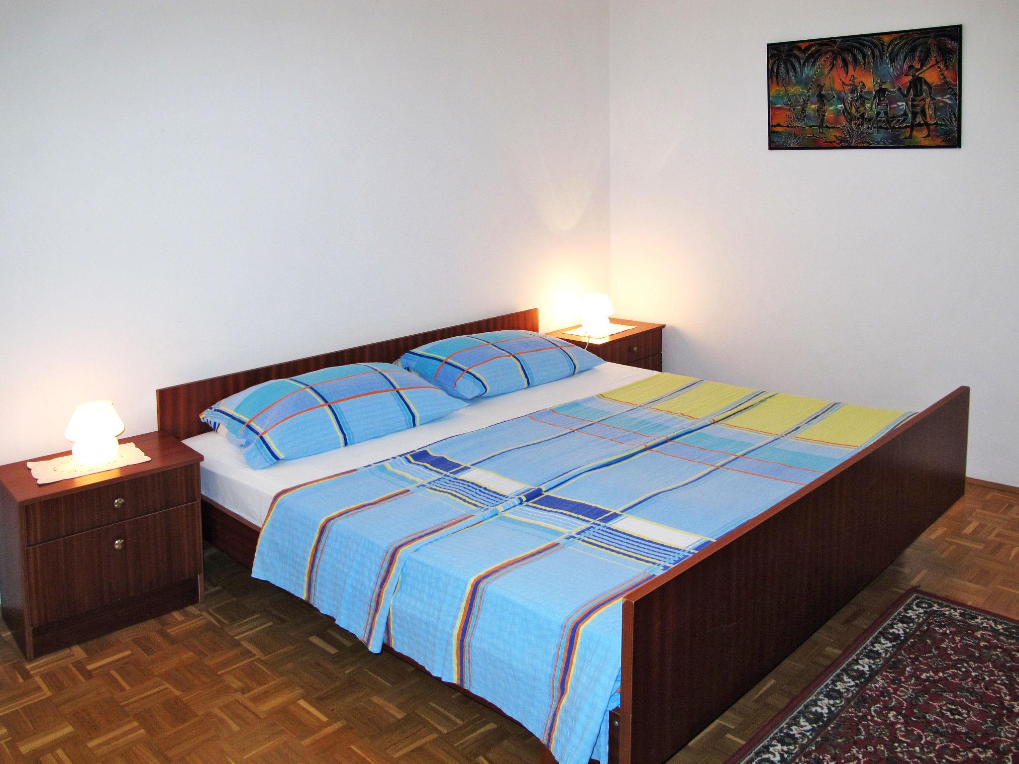 Foto 10 - Appartamento con 2 camere da letto a Medulin con giardino e vista mare